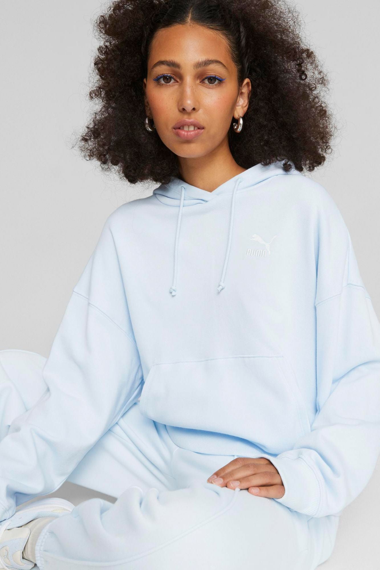 PUMA CLASSICS OVERSIZED HOOD en color AZUL (1)