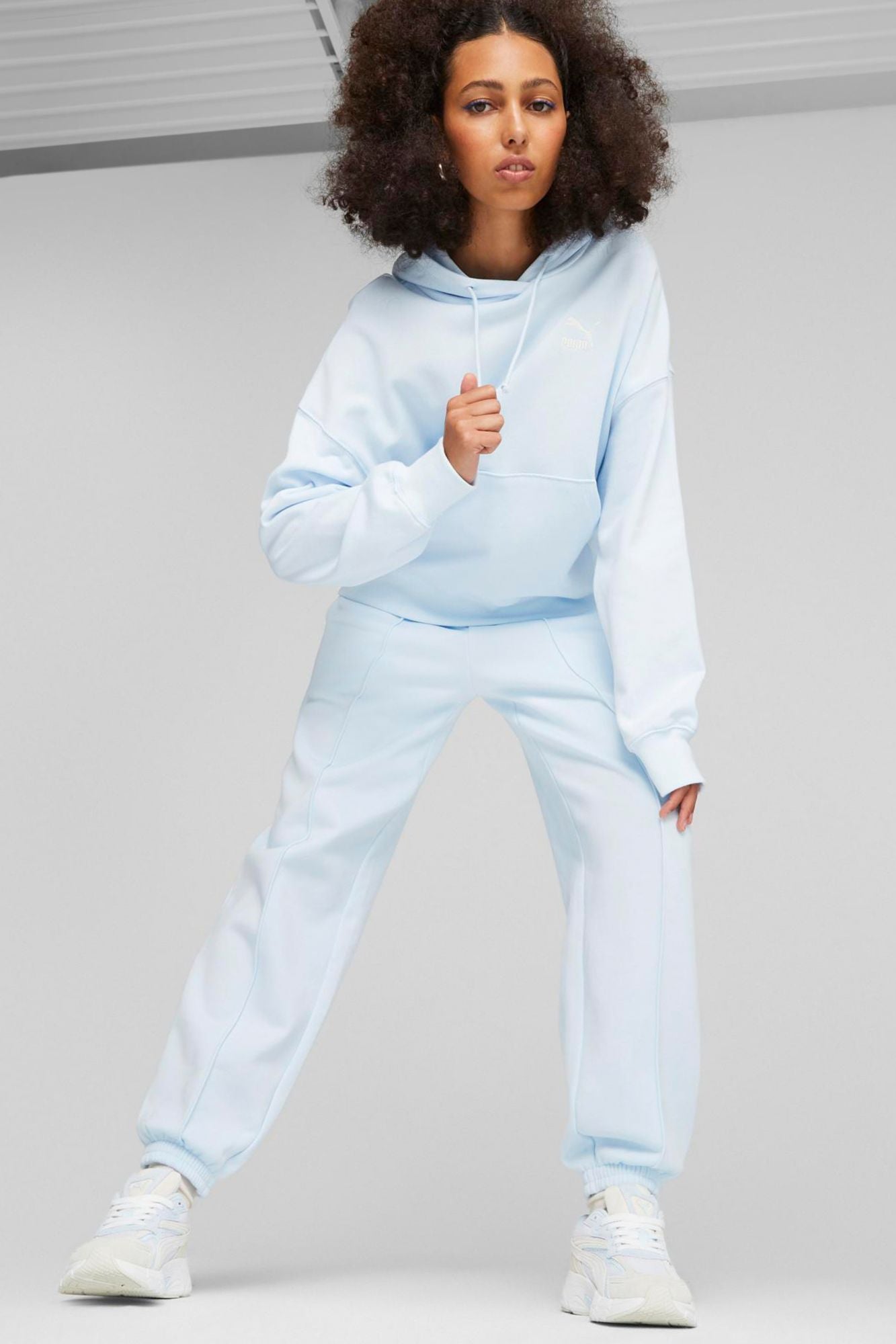 PUMA CLASSICS OVERSIZED HOOD en color AZUL (4)