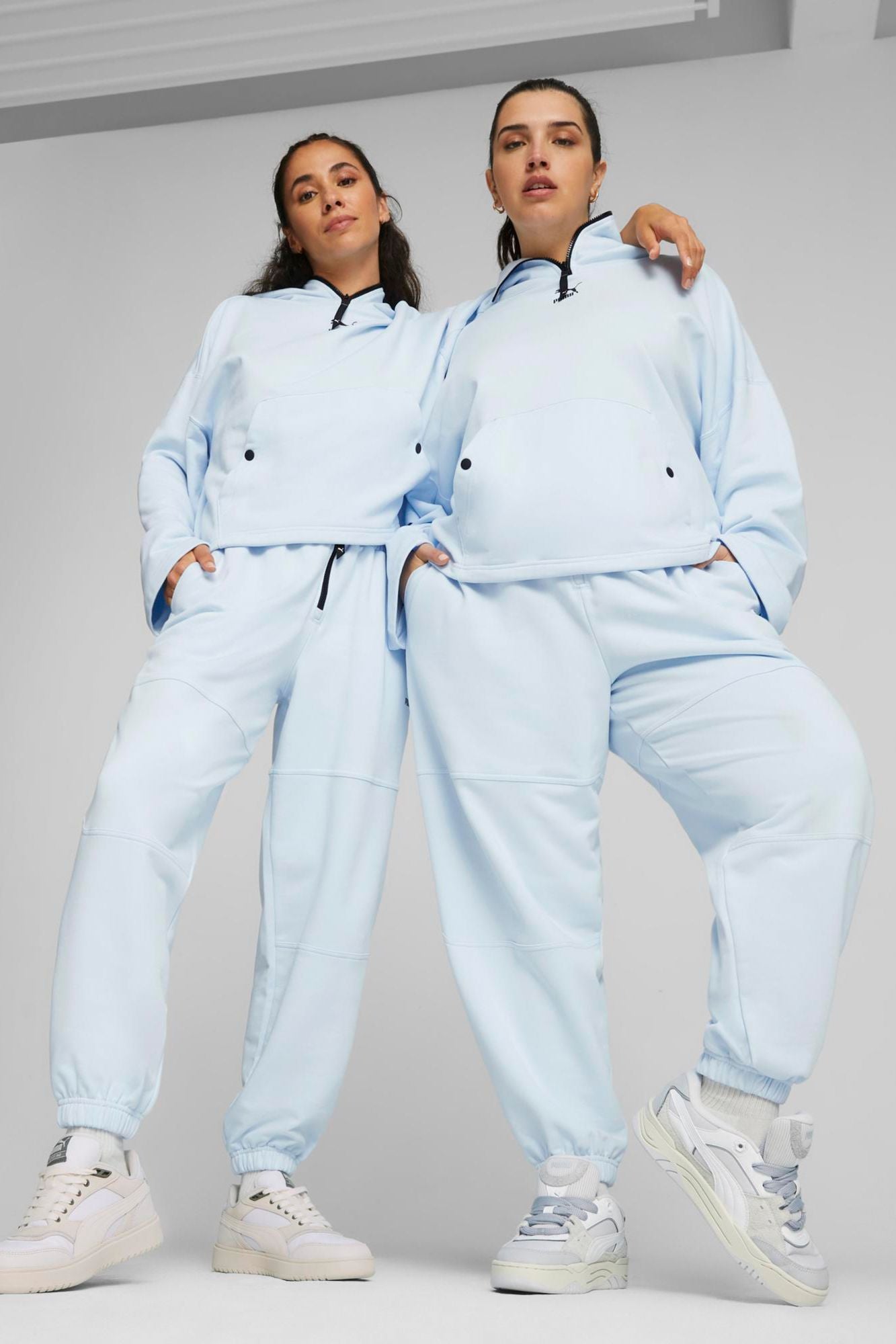 PUMA DARE TO SWEATPANTS en color AZUL (4)