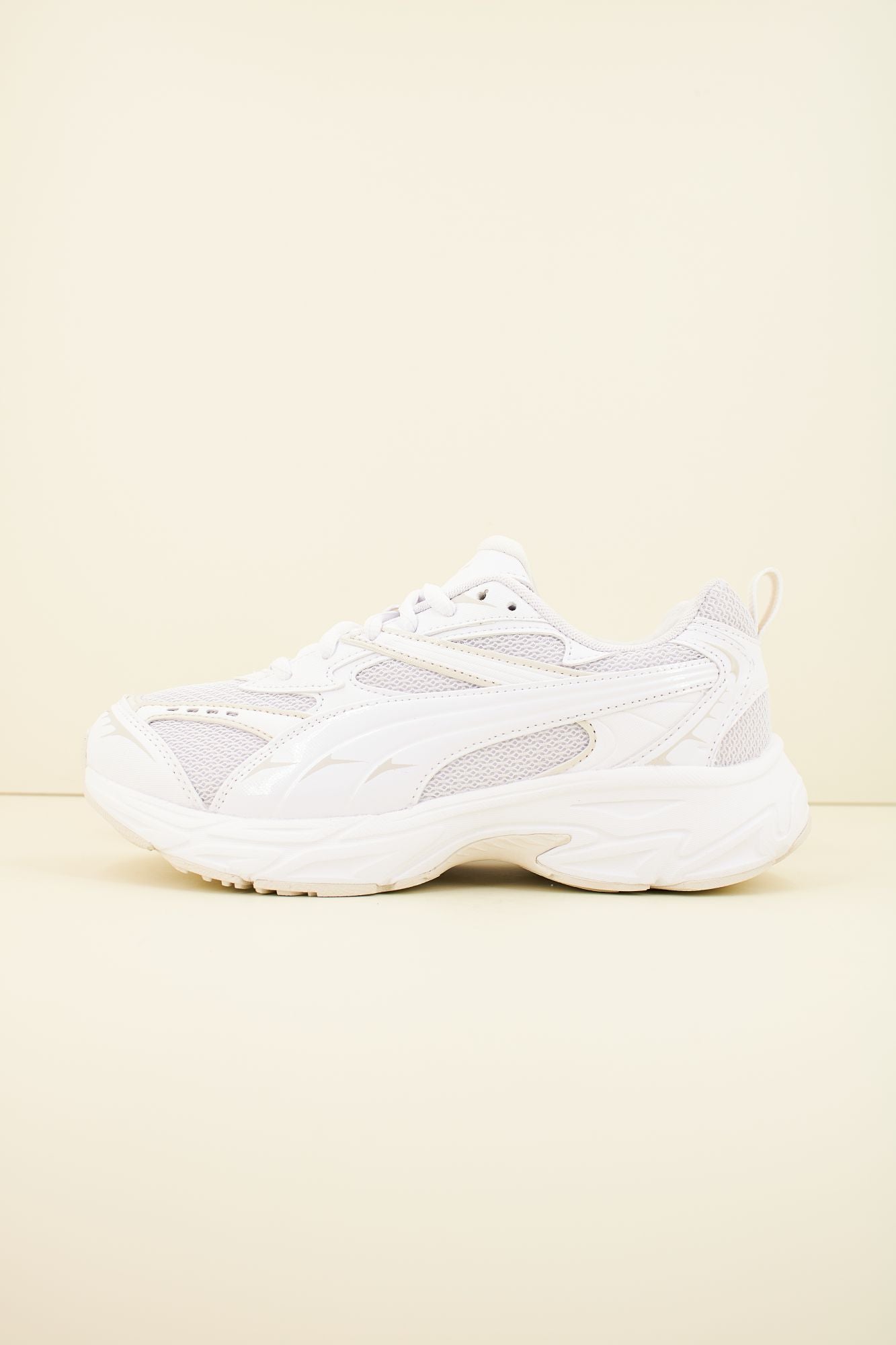 PUMA PUMA MORPHIC BASE en color BLANCO (1)