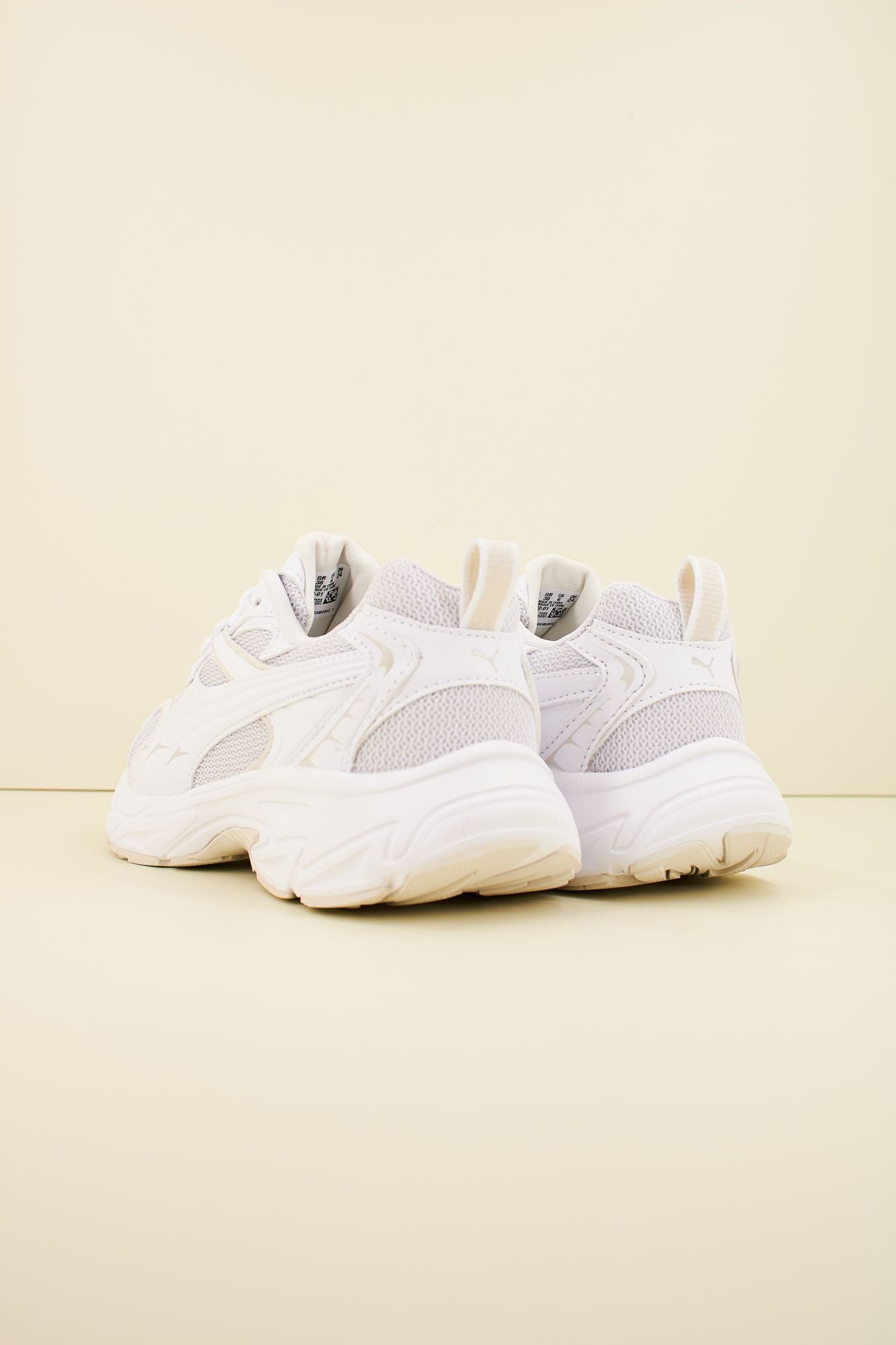 PUMA PUMA MORPHIC BASE en color BLANCO (3)