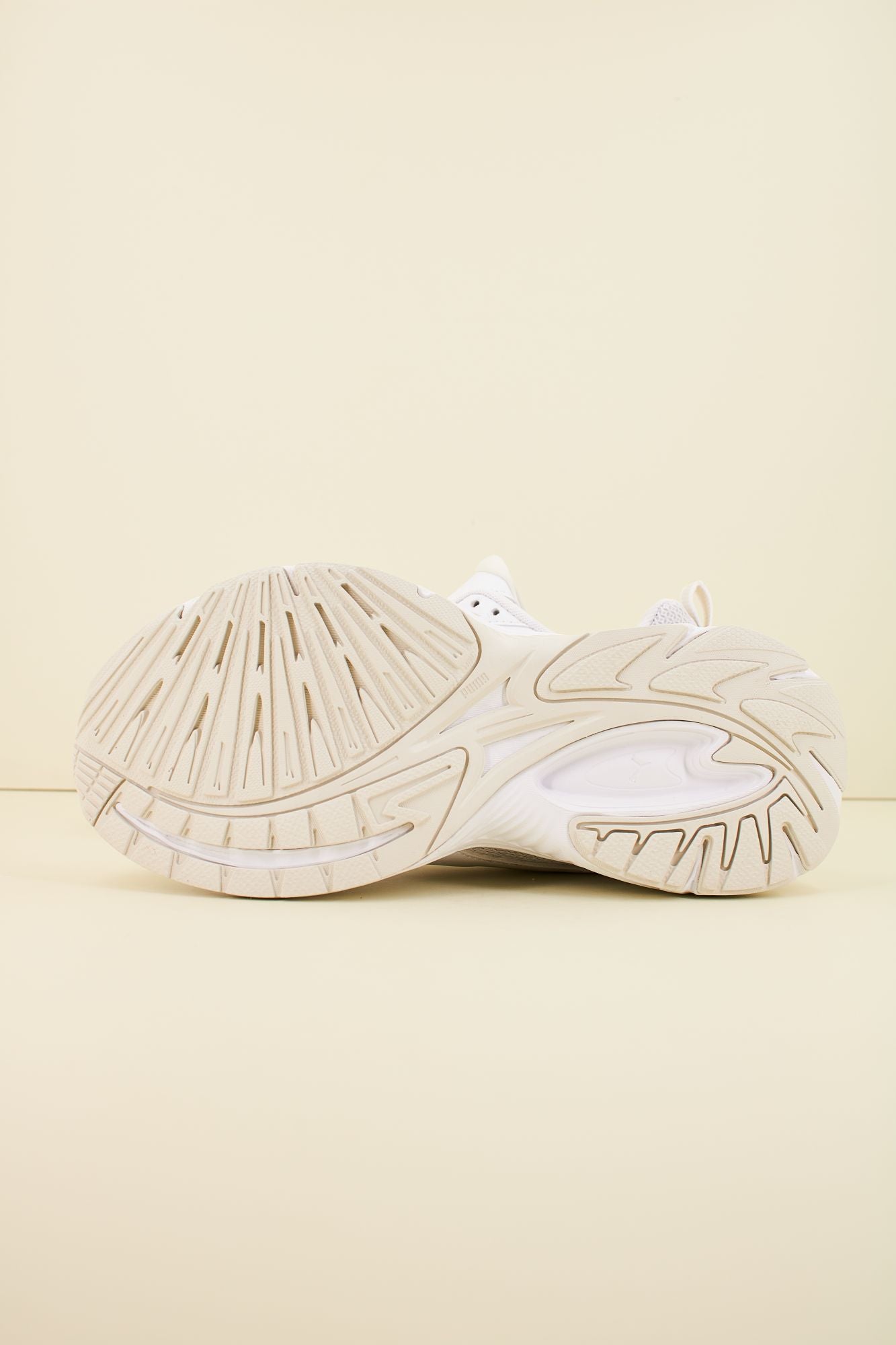 PUMA PUMA MORPHIC BASE en color BLANCO (4)