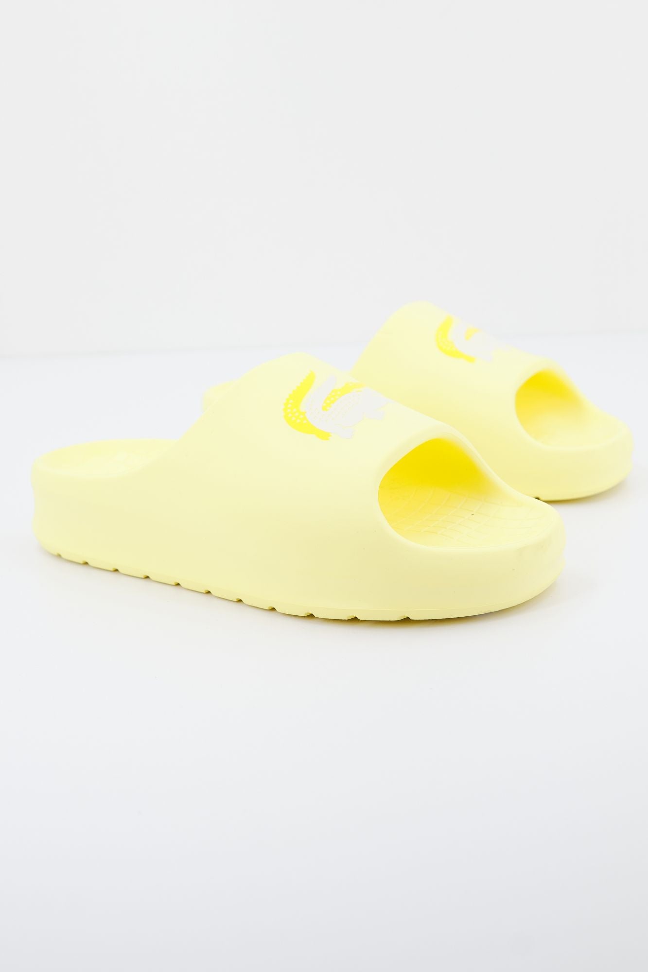 LACOSTE SERVE SLIDE 2.0 123 1 CFA en color AMARILLO (2)