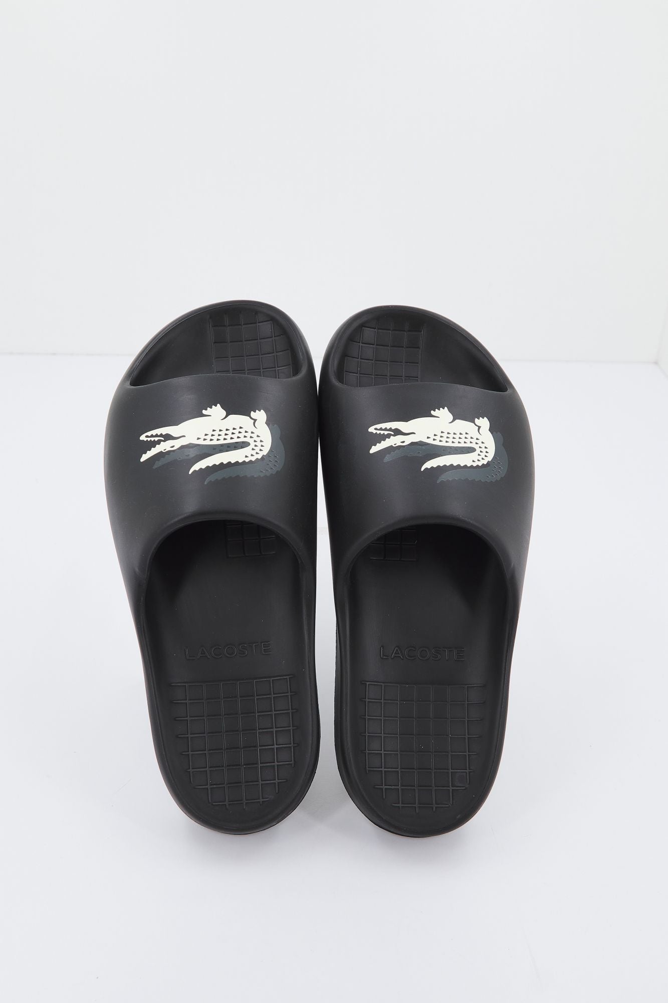 LACOSTE SERVE SLIDE 2.0 123 1 CMA en color NEGRO (1)