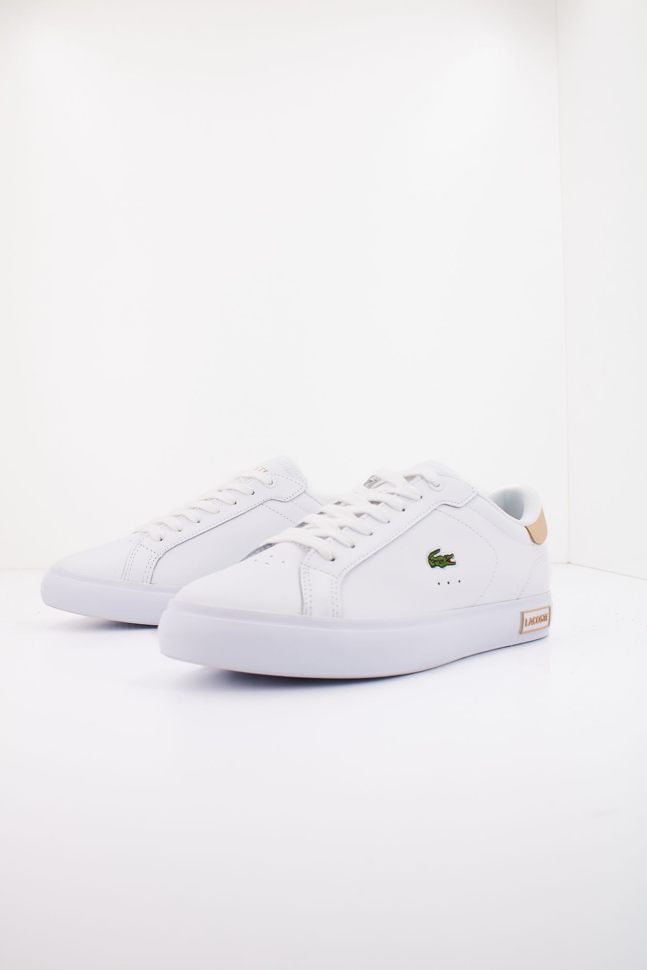 LACOSTE POWERCOURT LOGO TONGUE LE en color BLANCO (2)