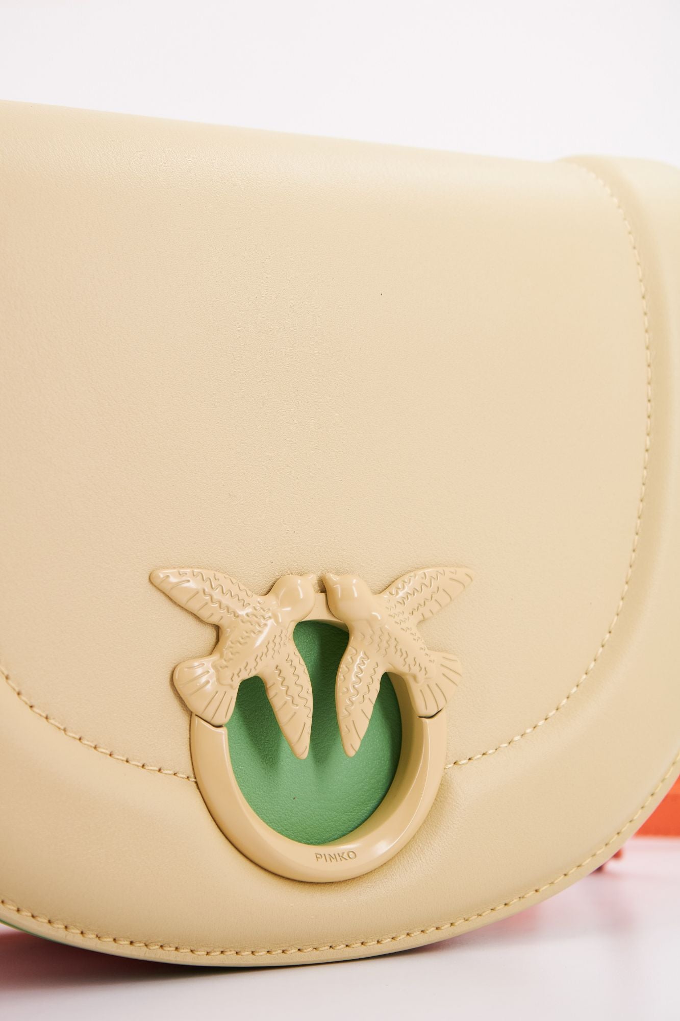 PINKO LOVE ROUND CLICK CLASSIC en color AMARILLO (4)