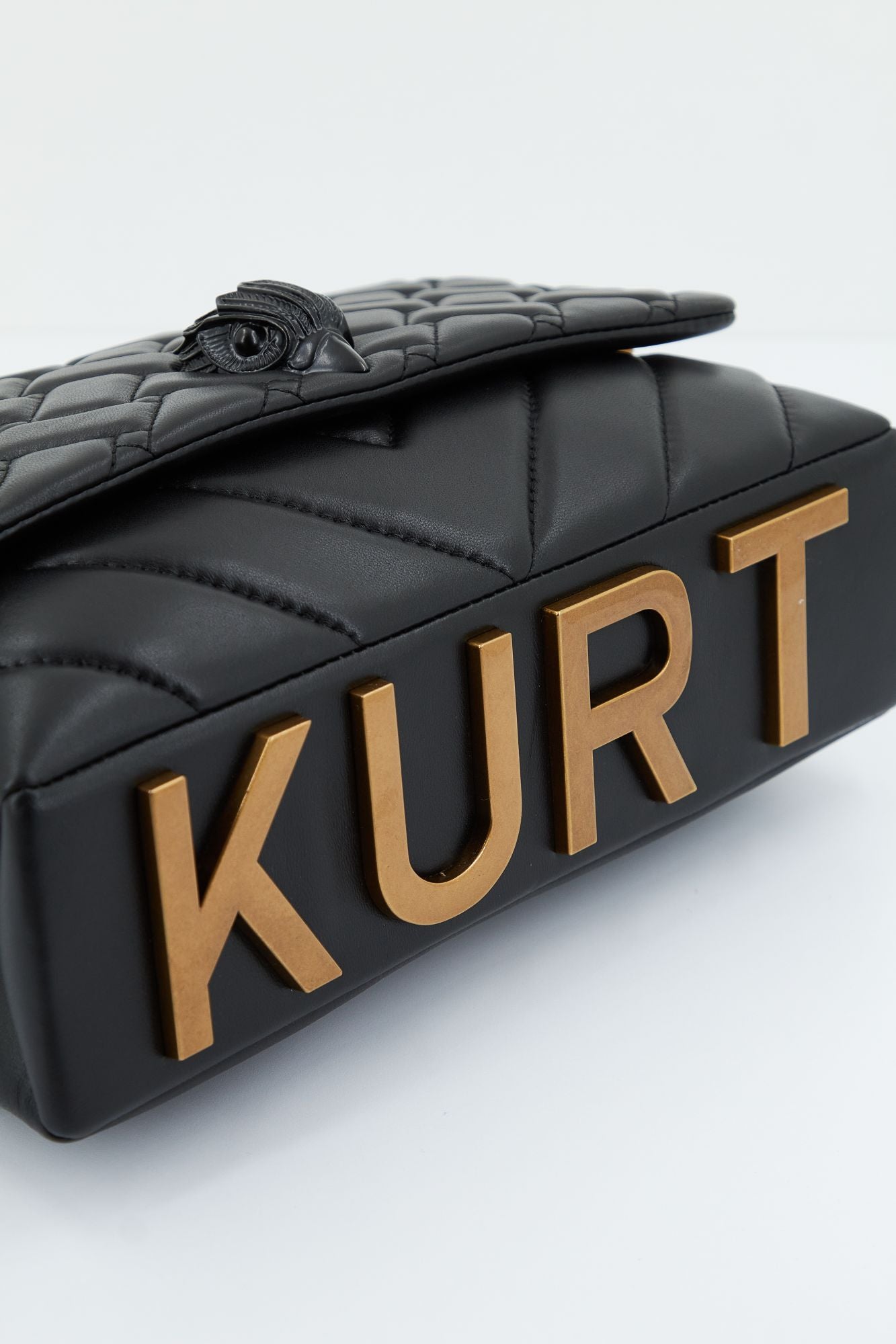 KURT GEIGER LONDON LARGE KENSINGTON KURT en color NEGRO (4)