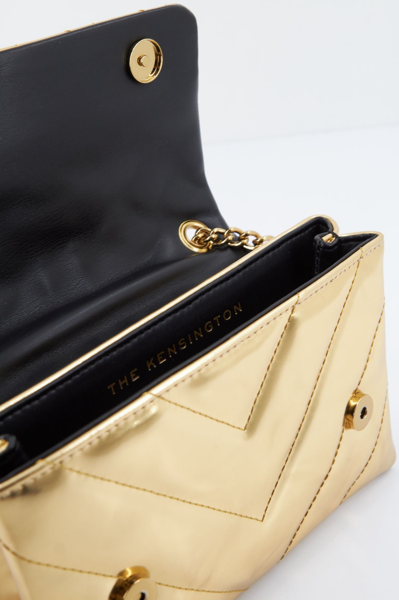 KURT GEIGER LONDON MDHAMPTON CROSS BODY en color ORO (3)