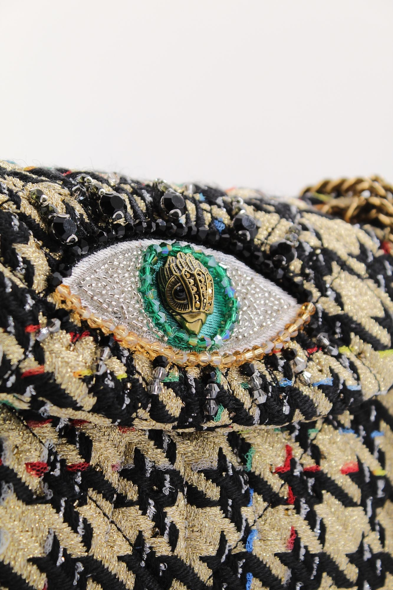 KURT GEIGER LONDON MINI KENSINGTON EYE en color ORO (4)