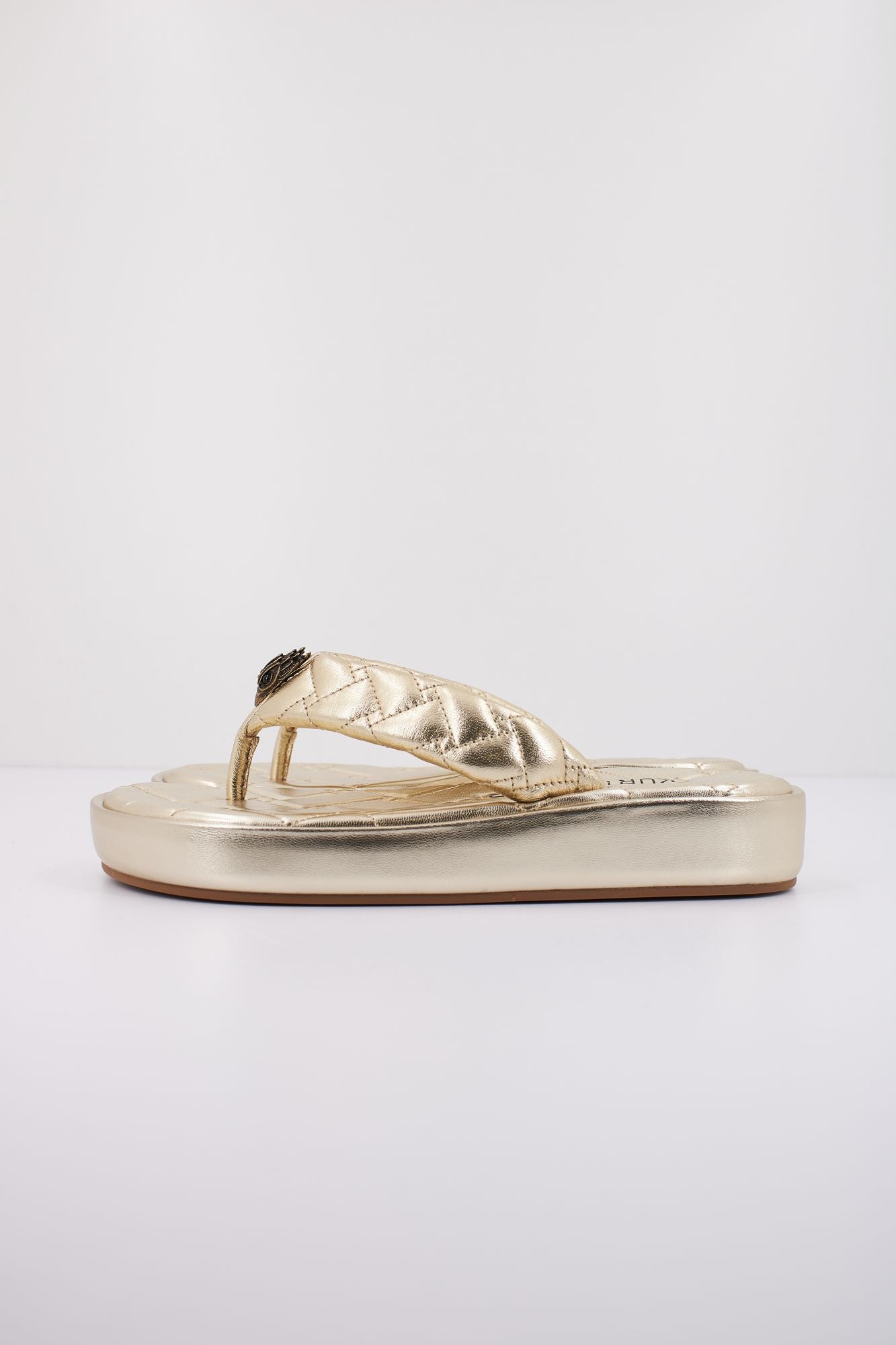 KURT GEIGER LONDON KENSINGTON PUFF FLIP FLOP en color ORO (1)
