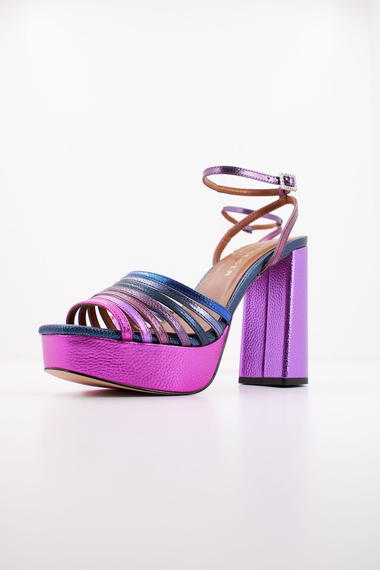 KURT GEIGER LONDON PIERRA PLATFORM SANDAL en color ROSA (2)