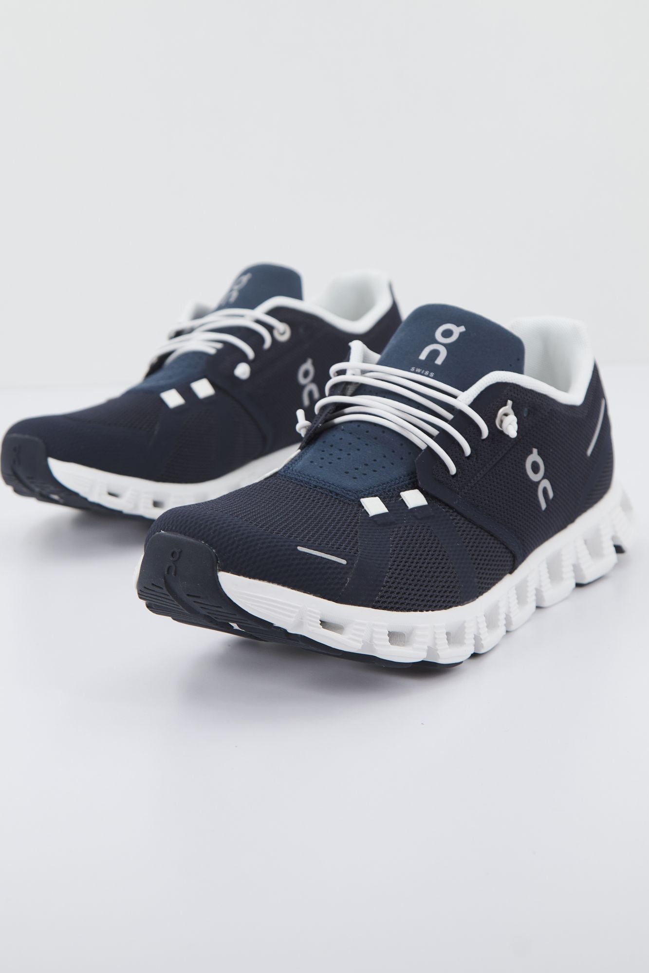 ON RUNNING CLOUD 5 en color AZUL (2)