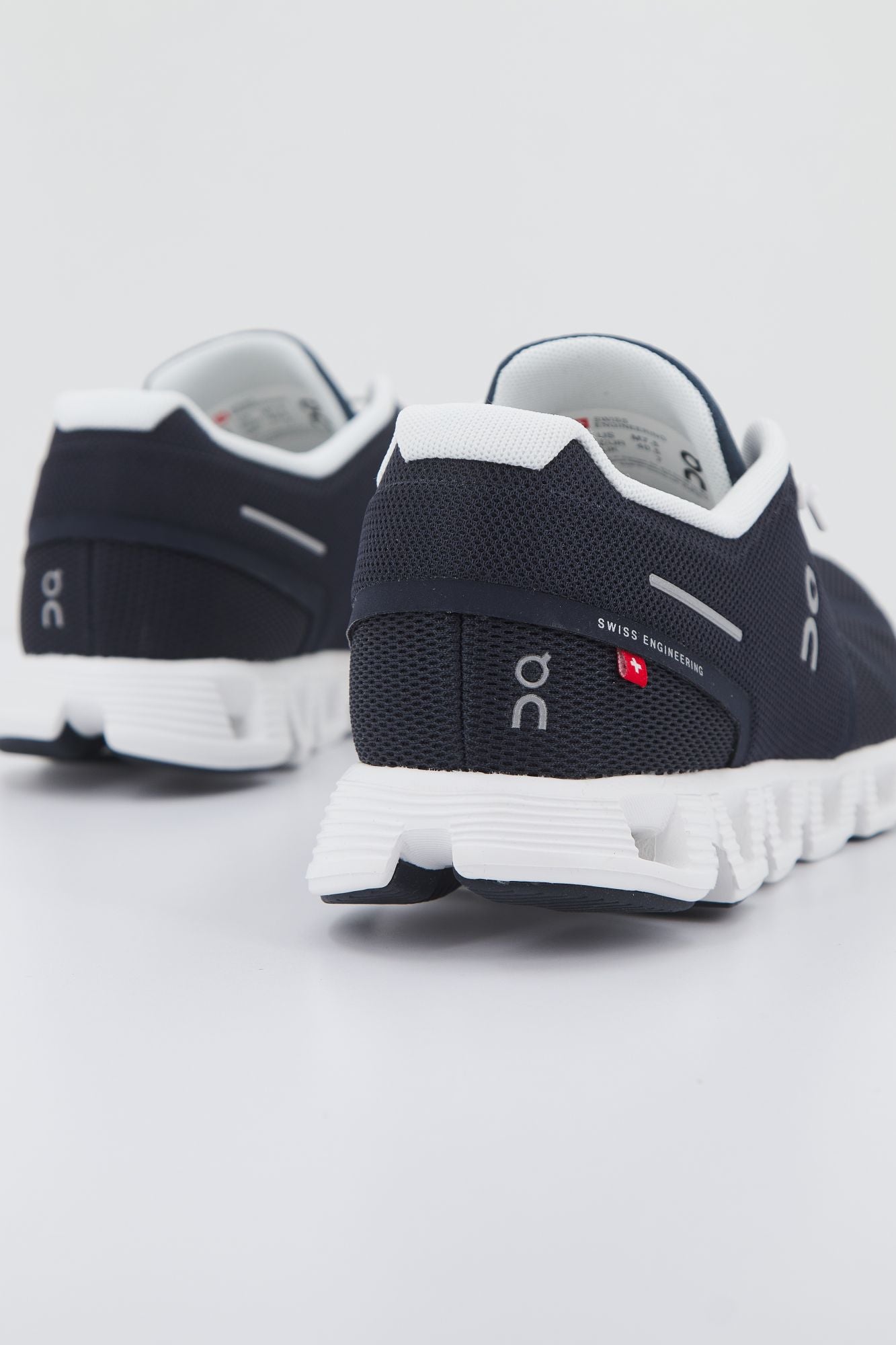 ON RUNNING CLOUD 5 en color AZUL (3)