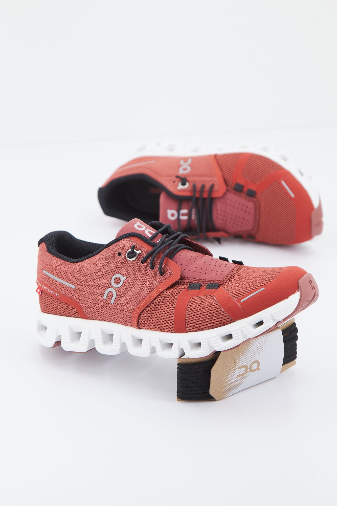 ON RUNNING 59 98898 en color ROJO (1)