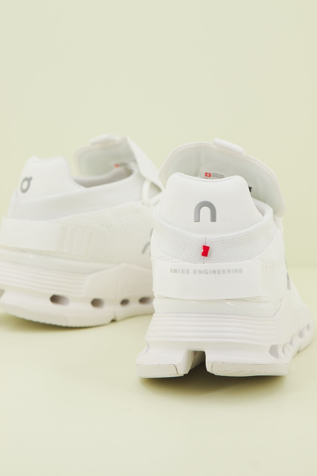 ON RUNNING CLOUDNOVA en color BLANCO (3)