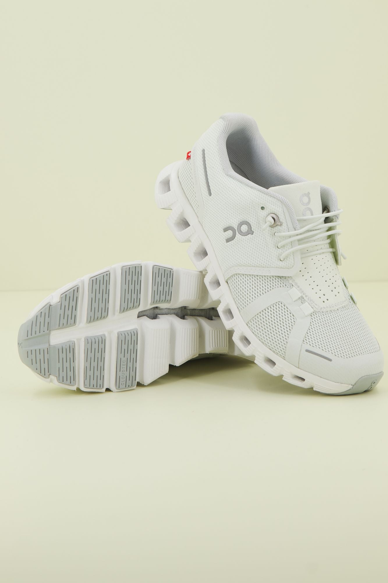 ON RUNNING CLOUD 5 en color BLANCO (1)