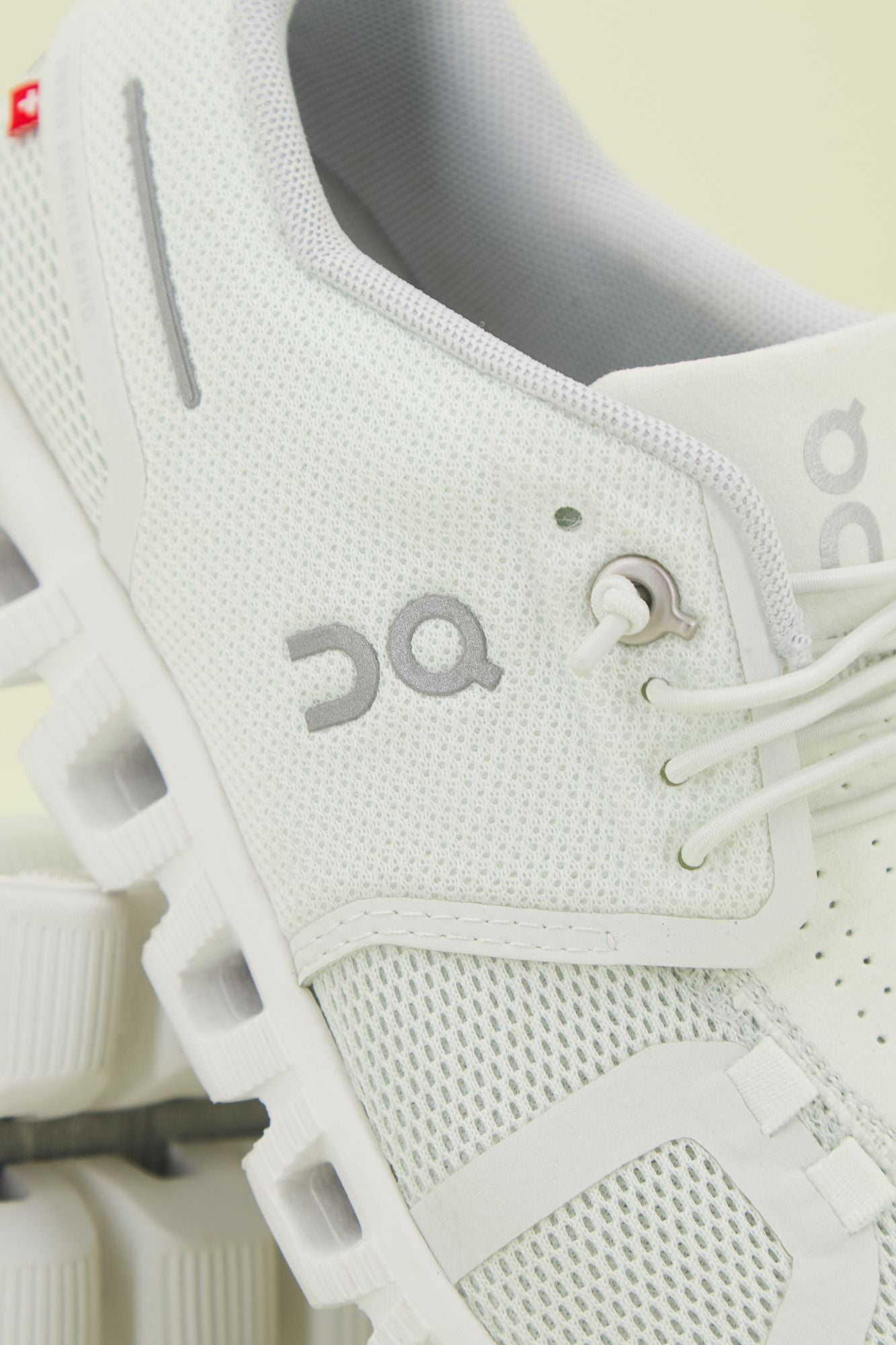ON RUNNING CLOUD 5 en color BLANCO (4)