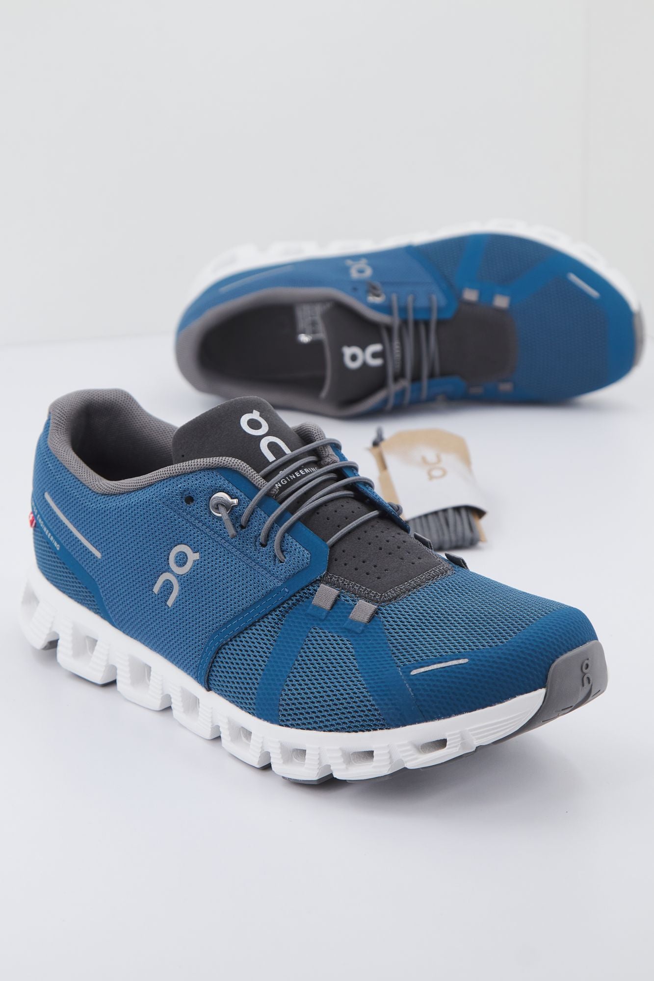 ON RUNNING CLOUD 5 en color AZUL (1)