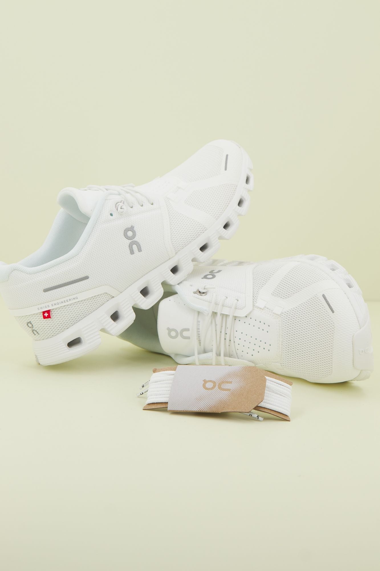 ON RUNNING CLOUD 5 UNDYED en color BLANCO (1)