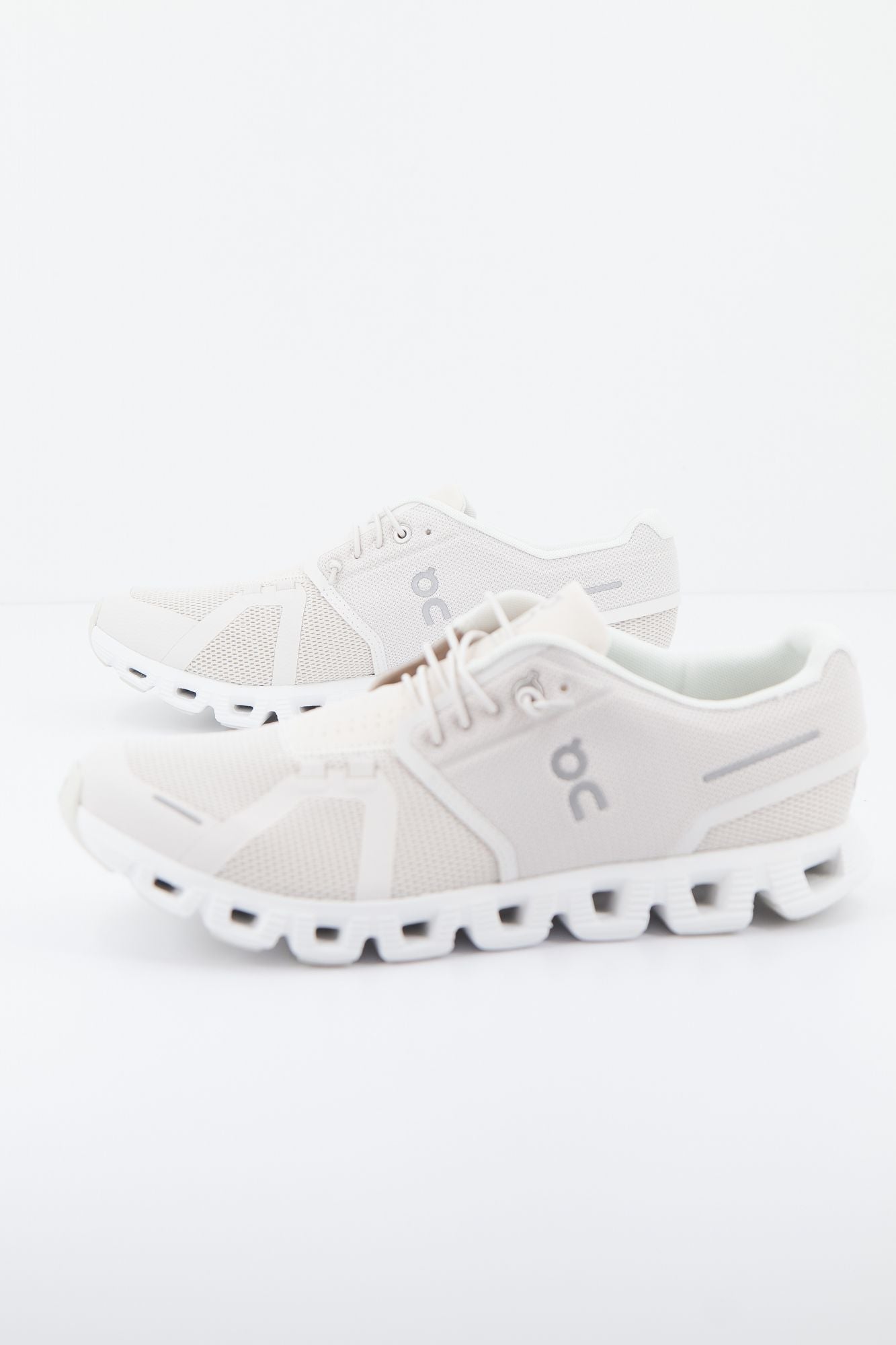 ON RUNNING CLOUD 5 en color BEIS (2)