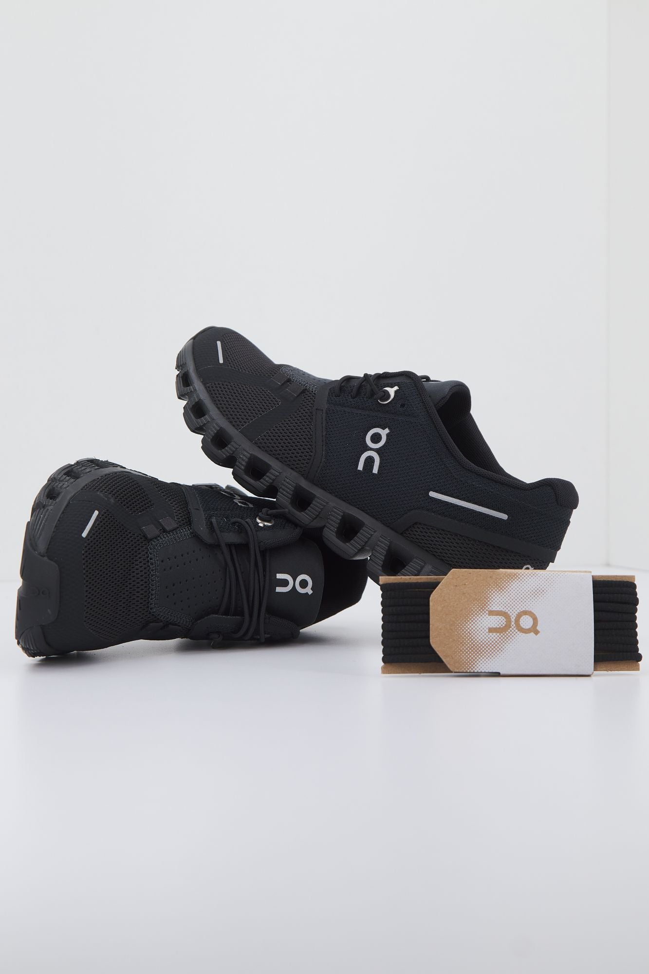 ON RUNNING CLOUD 5 en color NEGRO (1)