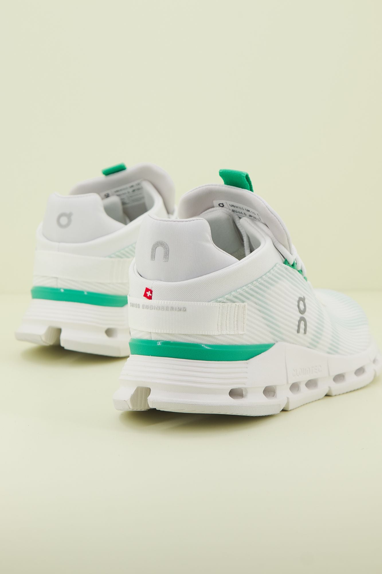 ON RUNNING CLOUDNOVA VOI en color BLANCO (3)