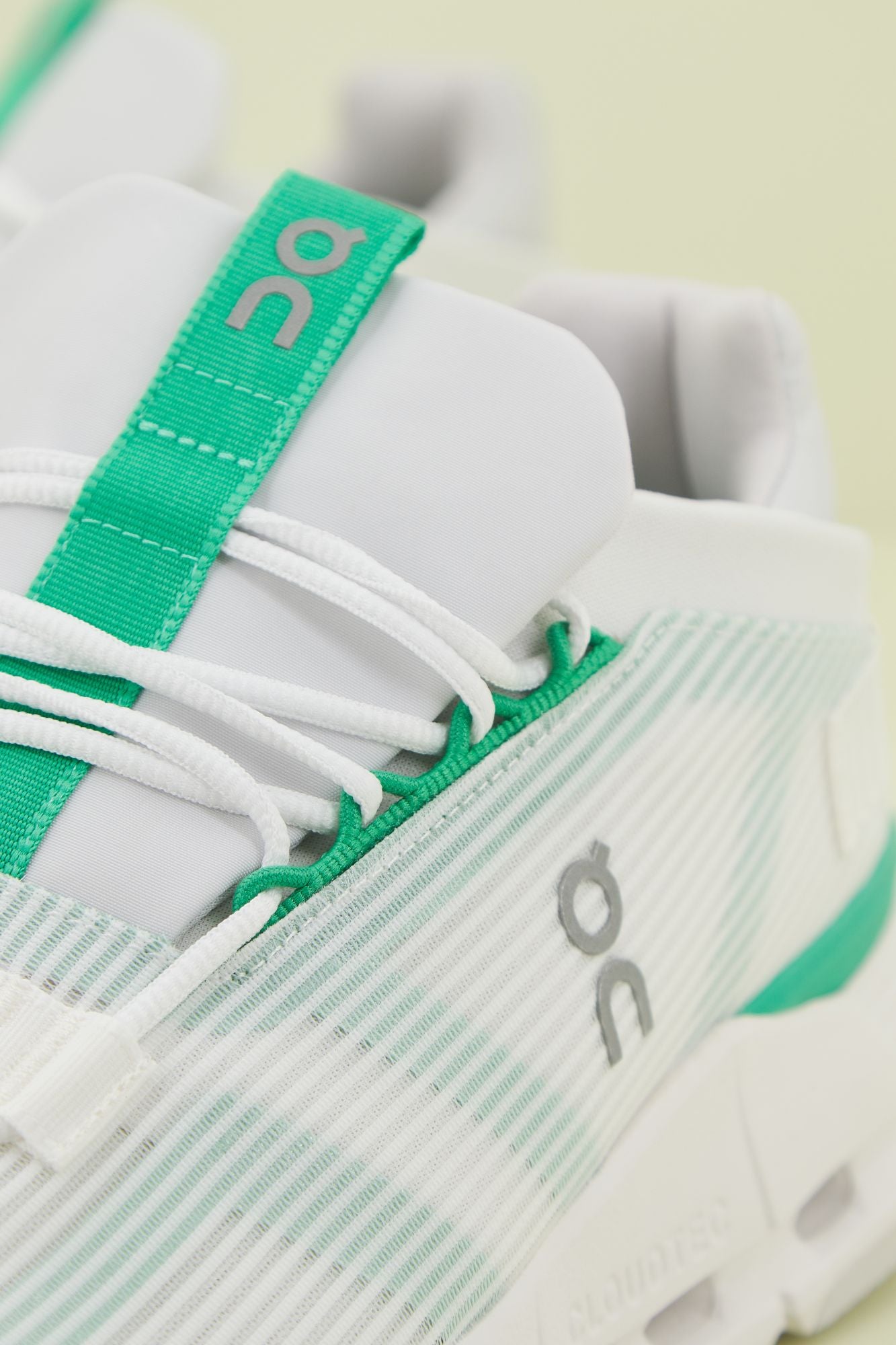 ON RUNNING CLOUDNOVA VOI en color BLANCO (4)