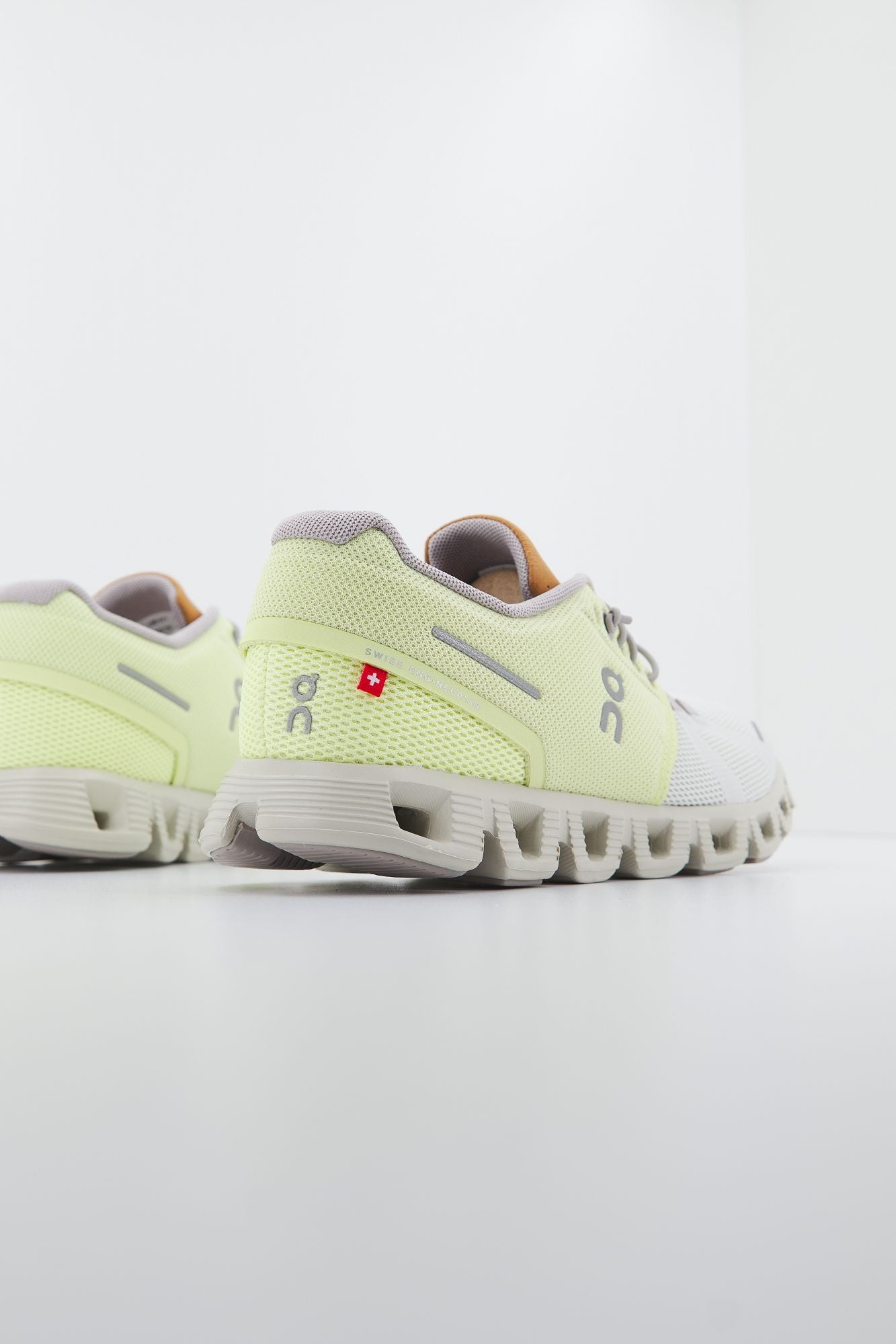 ON RUNNING 59 98362 en color VERDE (4)