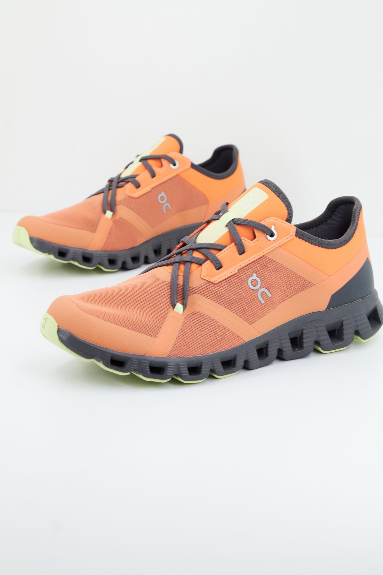ON RUNNING CLOUD X 3 AD en color NARANJA (2)