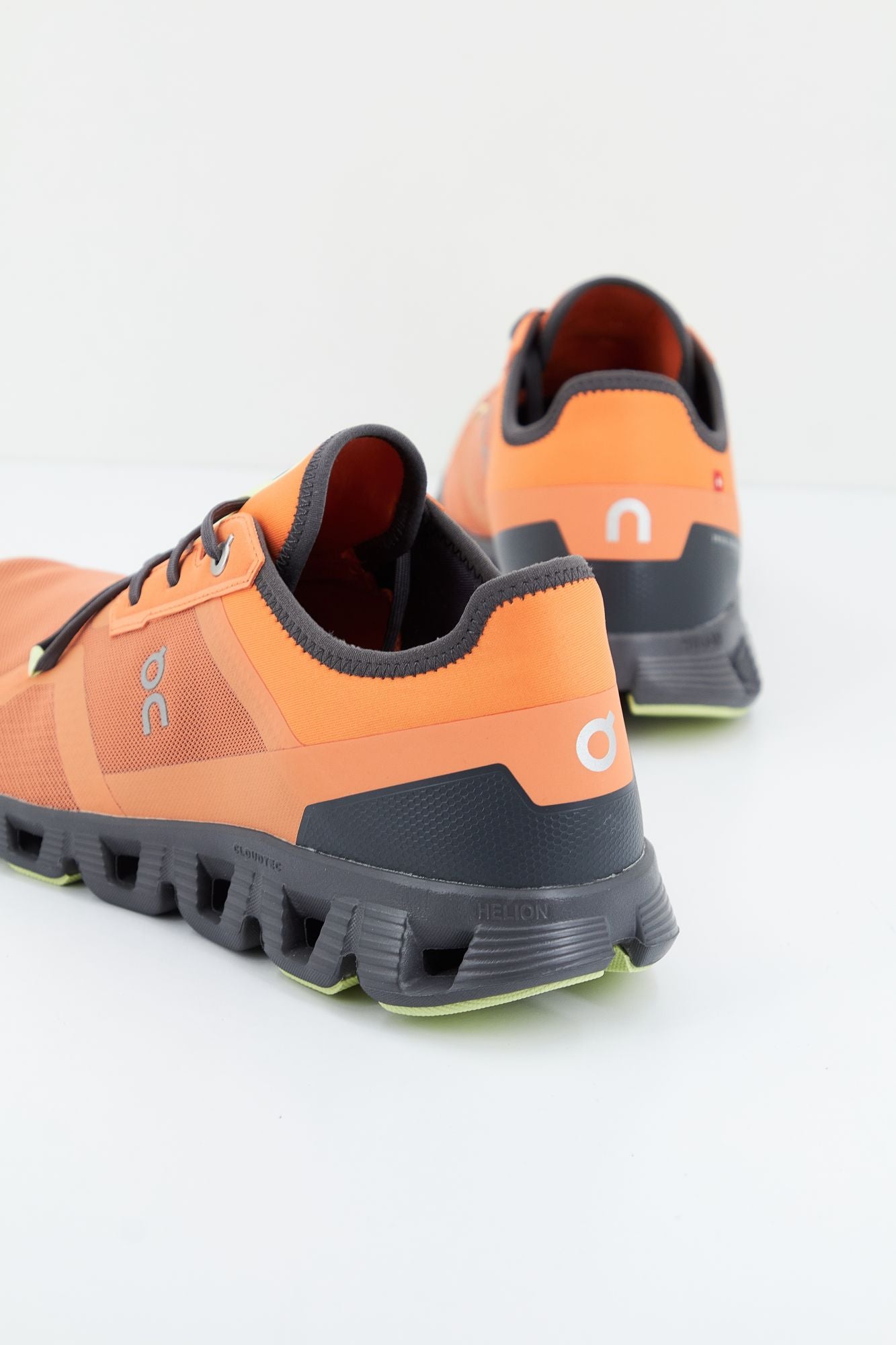 ON RUNNING CLOUD X 3 AD en color NARANJA (3)
