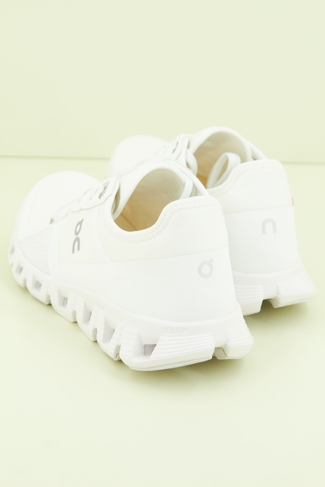 ON RUNNING CLOU X 3 AD en color BLANCO (3)