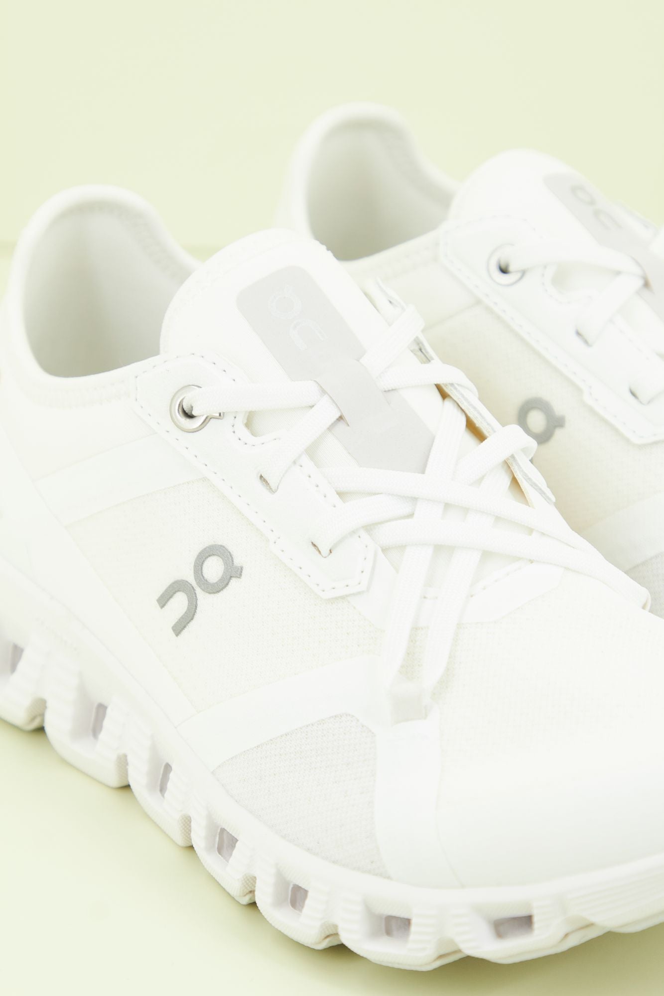 ON RUNNING CLOU X 3 AD en color BLANCO (4)