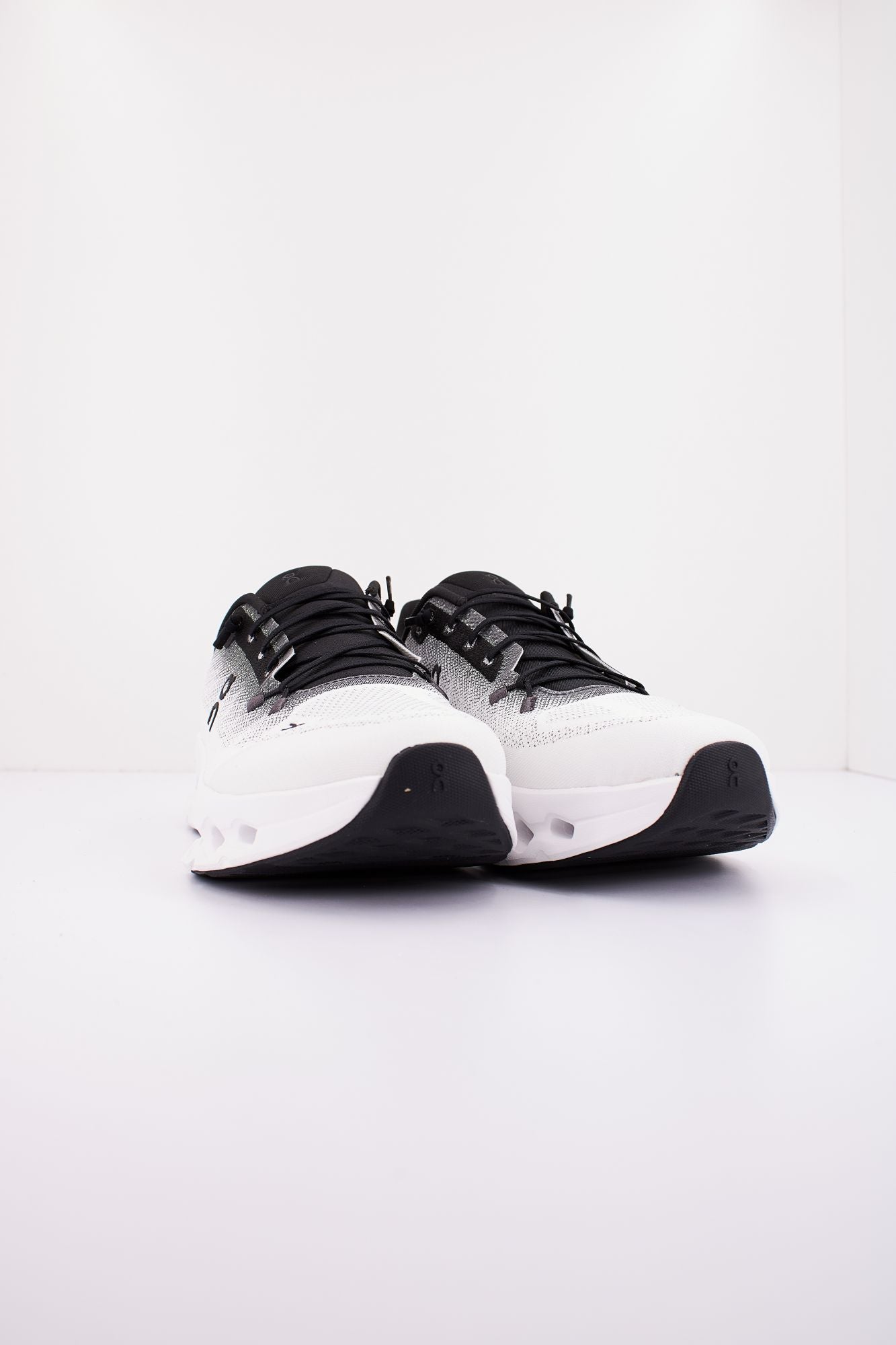 ON RUNNING CLOUDTILT en color BLANCO (2)