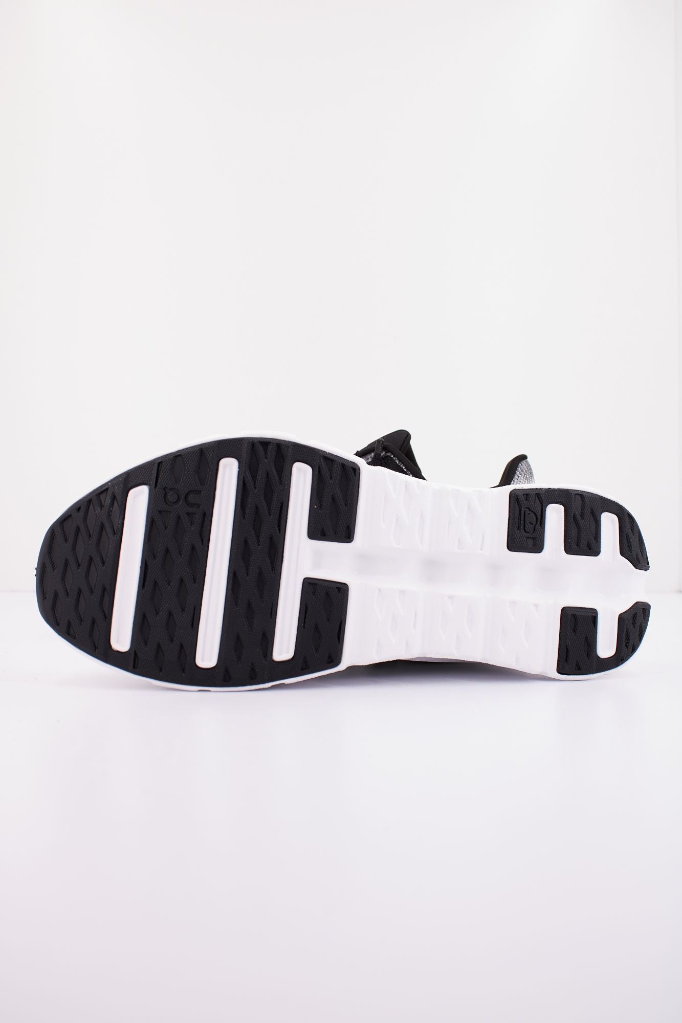 ON RUNNING CLOUDTILT en color BLANCO (4)