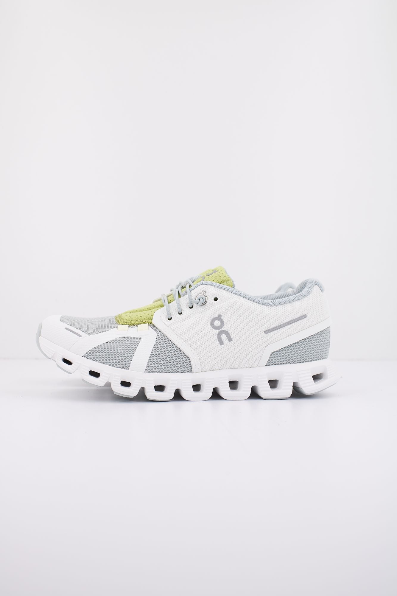 ON RUNNING CLOUD 5 PUSH W en color BLANCO (1)