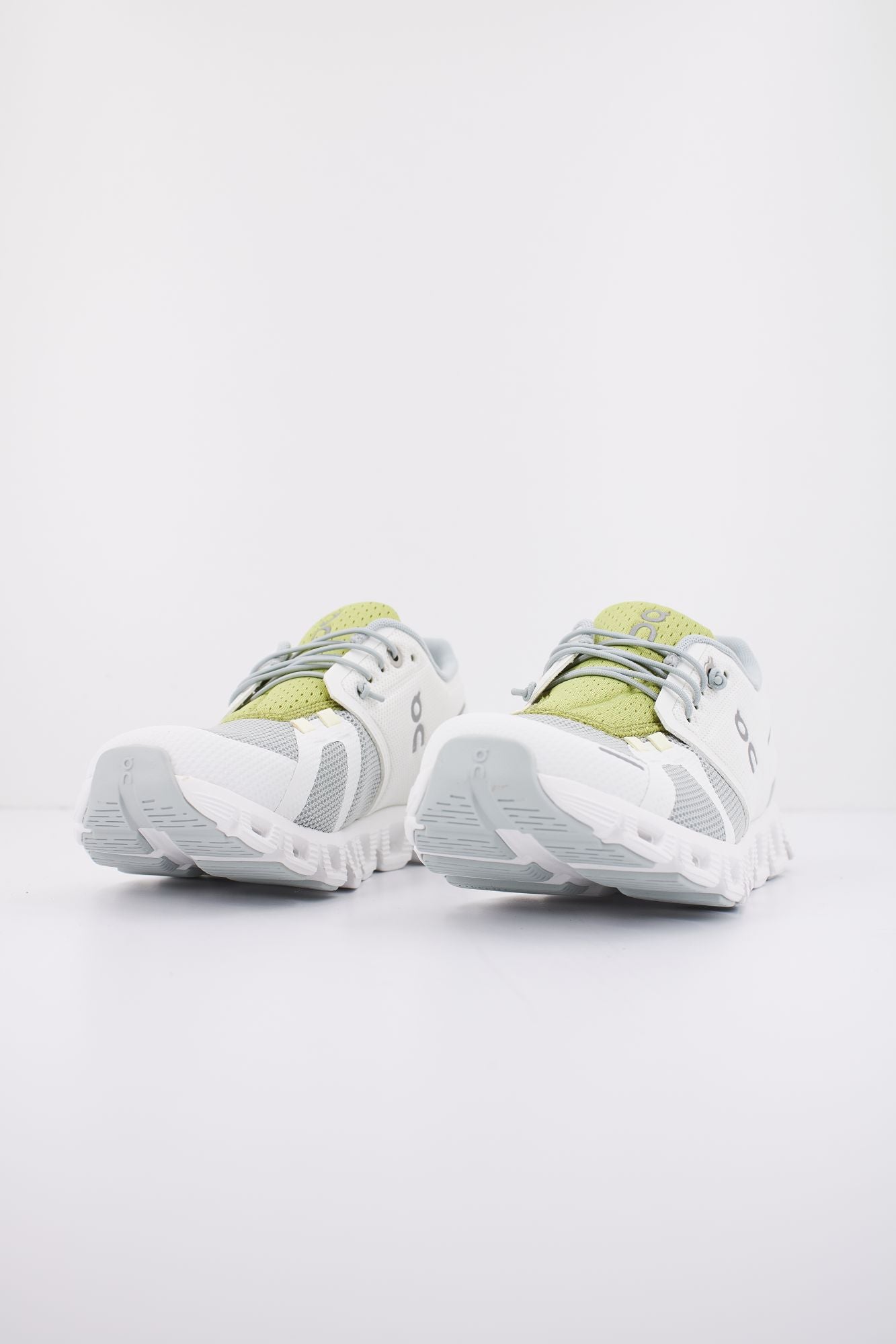 ON RUNNING CLOUD 5 PUSH W en color BLANCO (2)