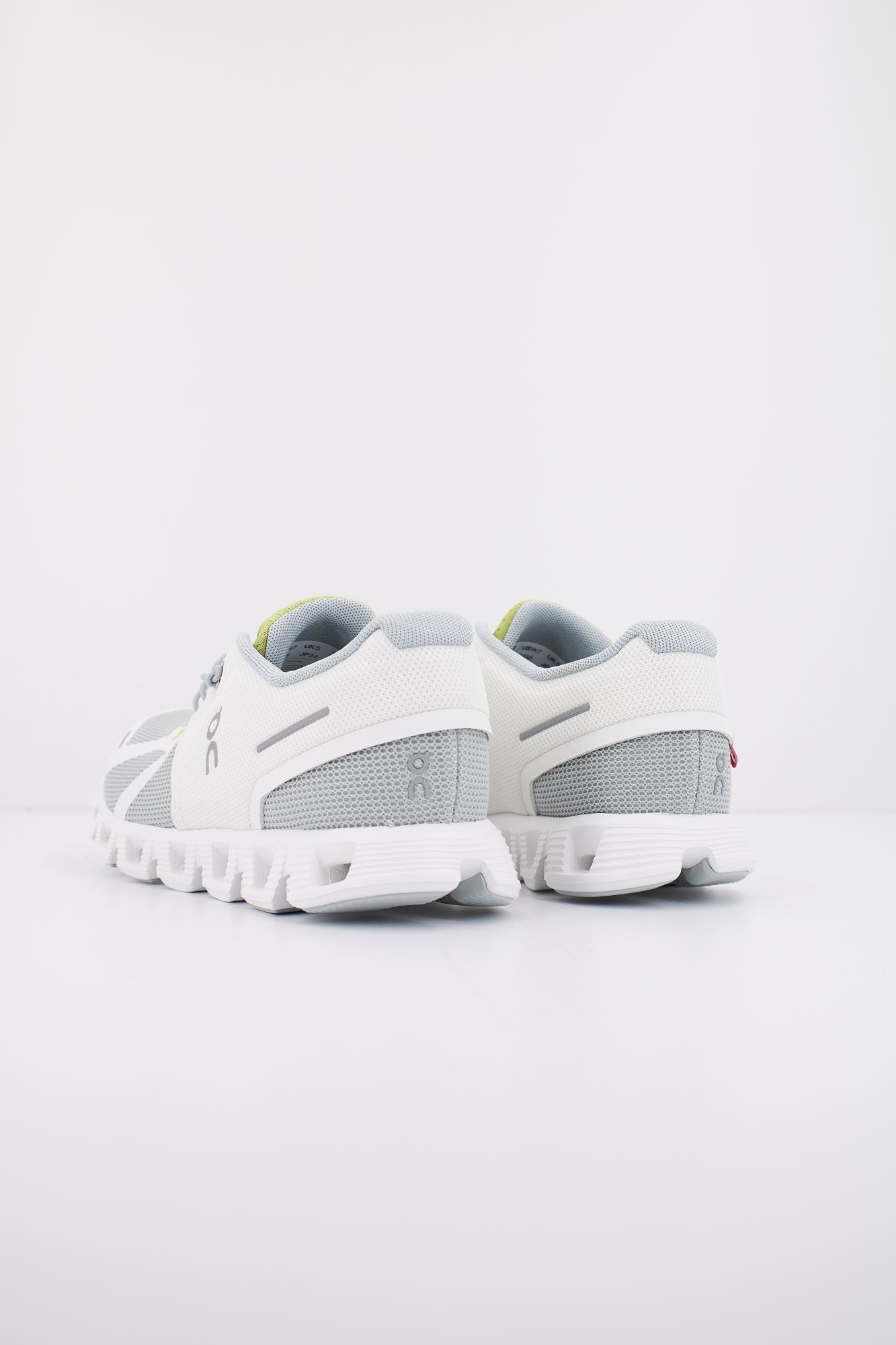 ON RUNNING CLOUD 5 PUSH W en color BLANCO (3)