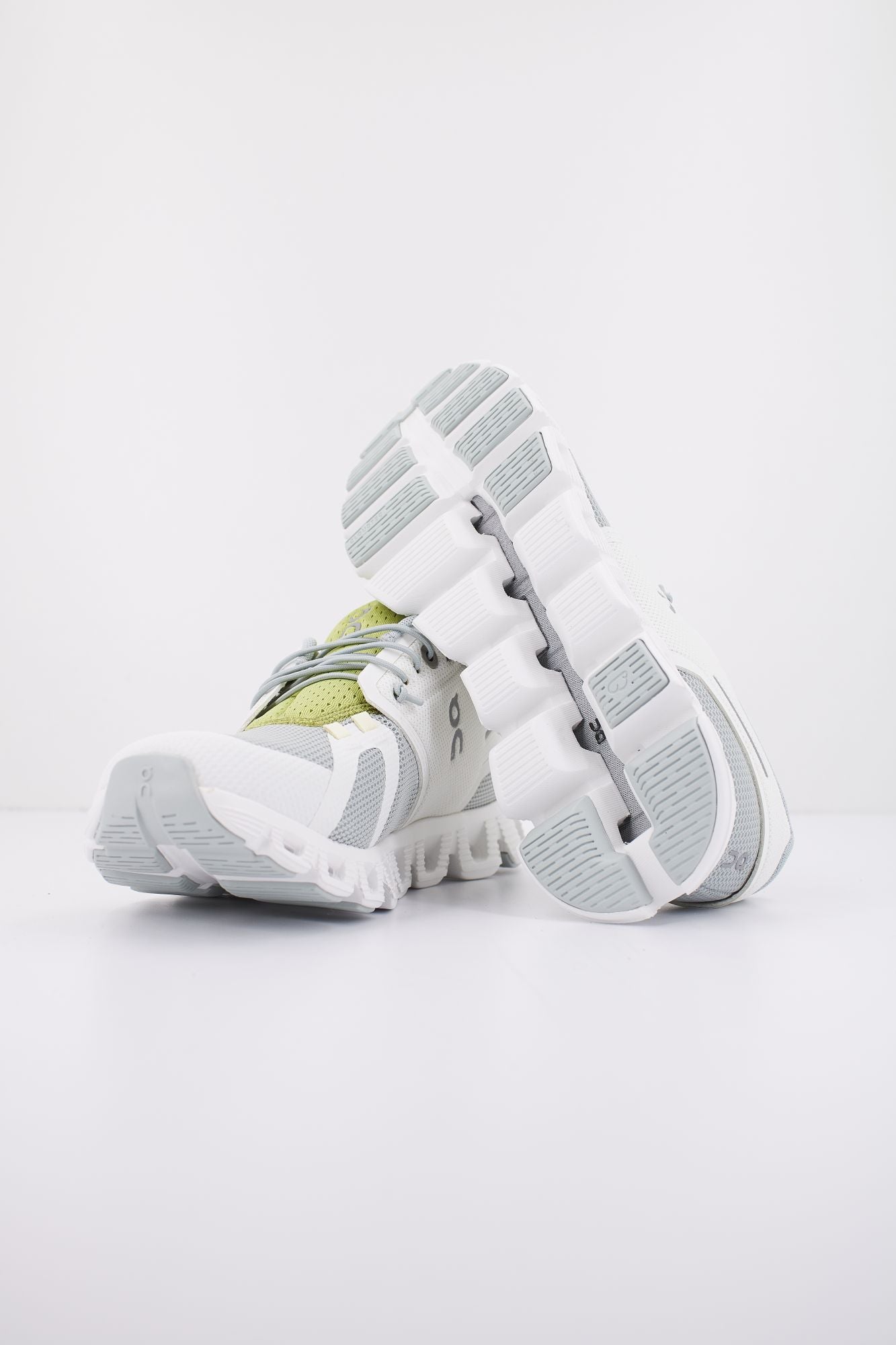 ON RUNNING CLOUD 5 PUSH W en color BLANCO (4)