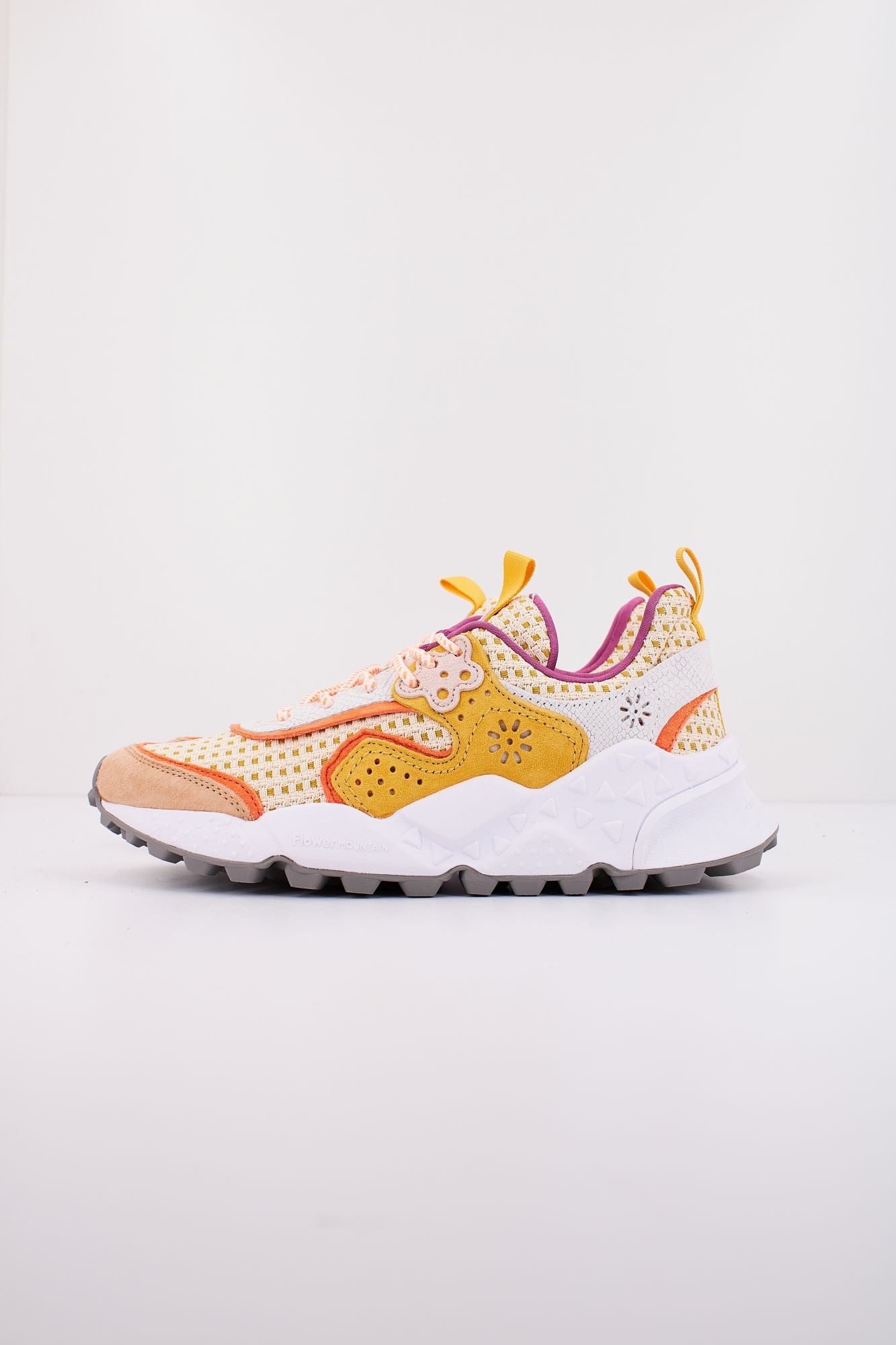 FLOWER MOUNTAIN KOTETSU en color BEIS (1)