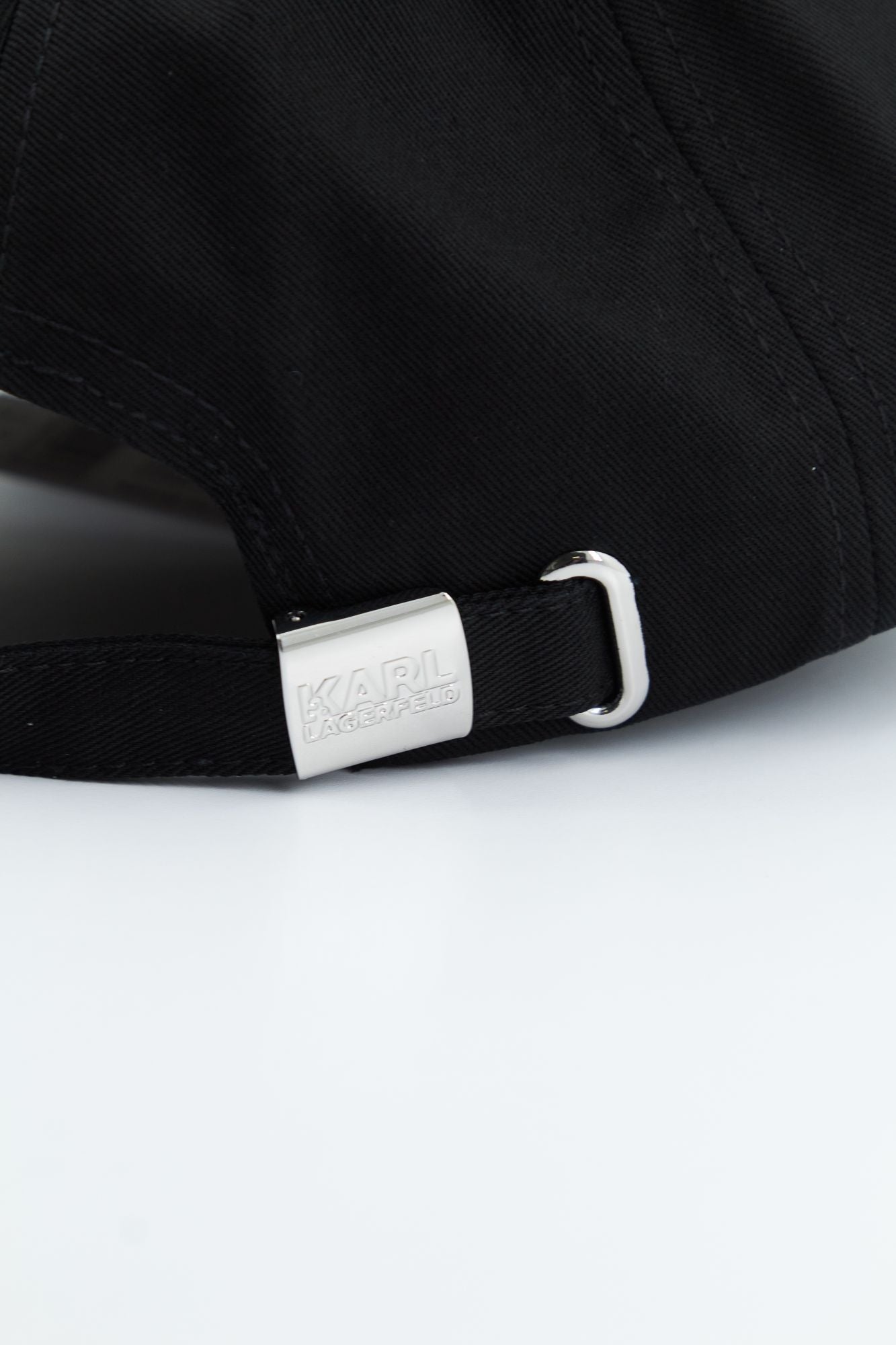 KARL LAGERFELD K/SIGNATURE CAP en color NEGRO (4)