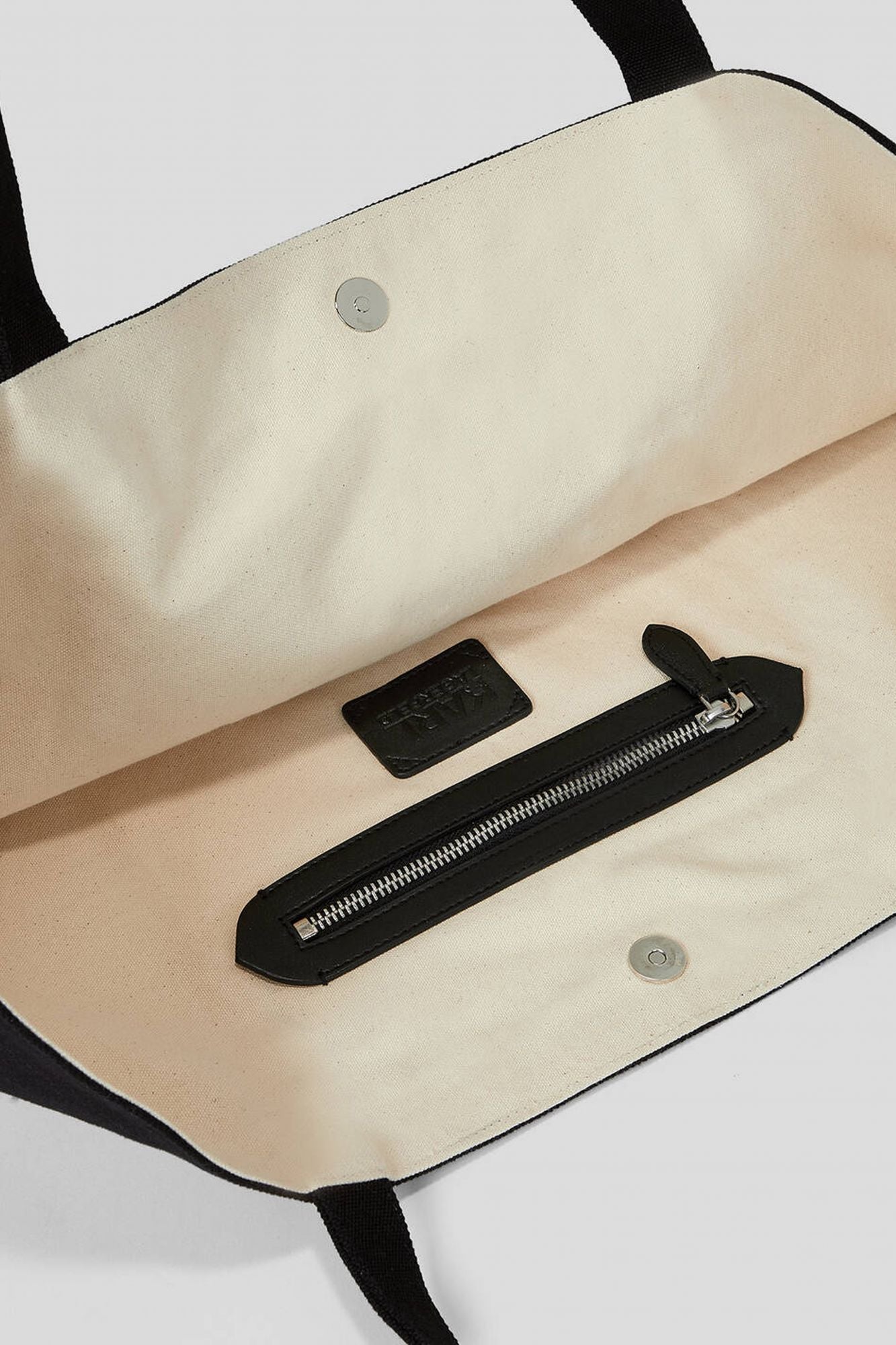 KARL LAGERFELD KARL K/IKONIK en color NEGRO (4)