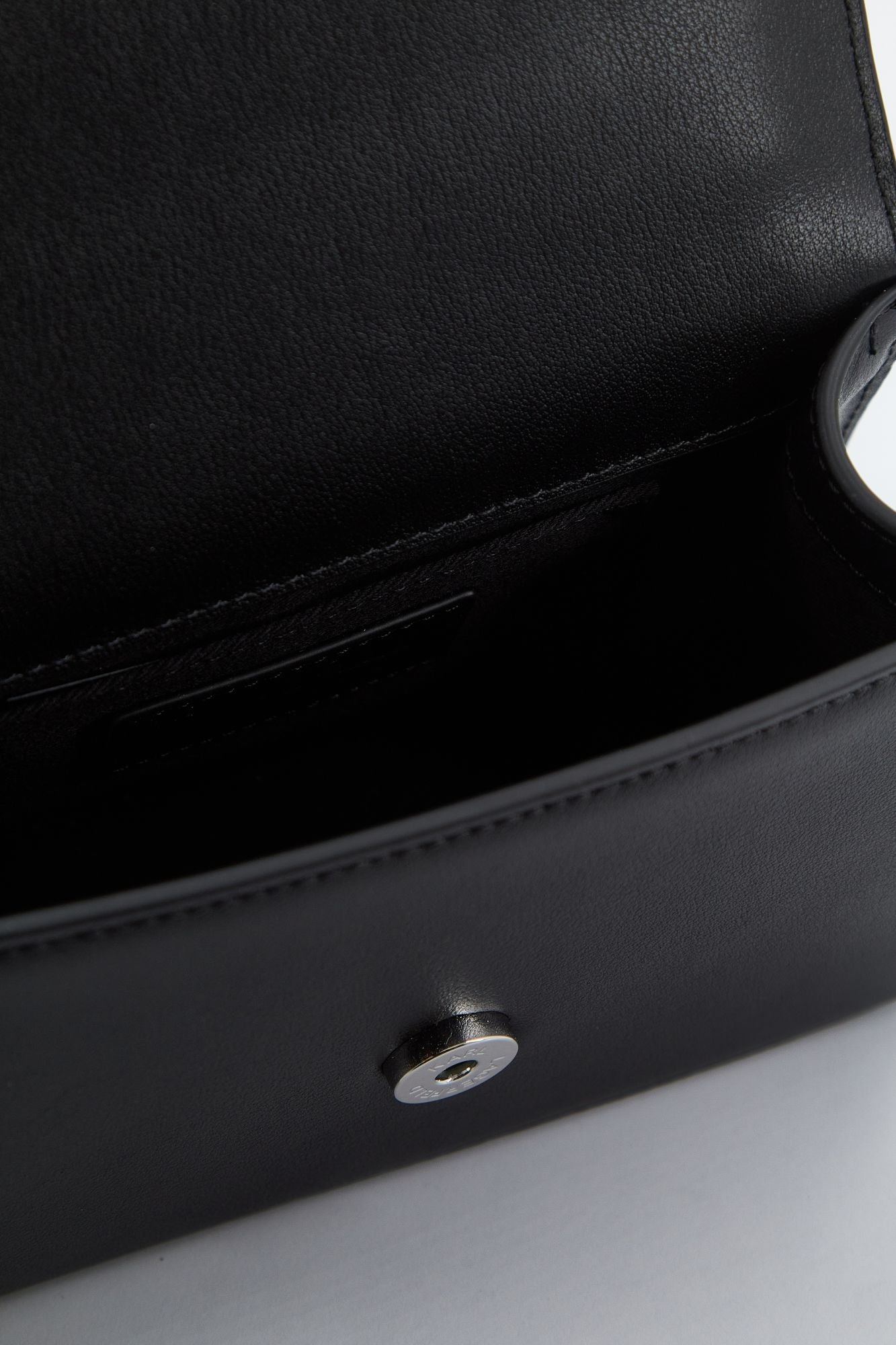 KARL LAGERFELD K/SIGNATURE SM SHOULDERBAG en color NEGRO (4)