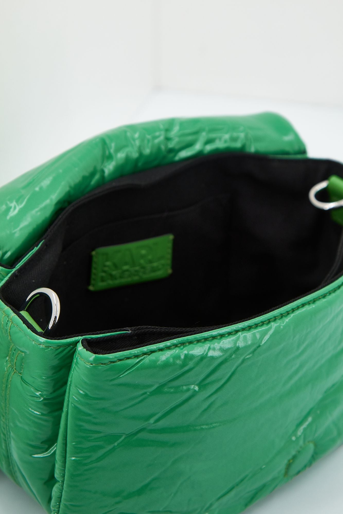 KARL LAGERFELD K/SIGNATURE SOFT SHB NYLON en color VERDE (4)