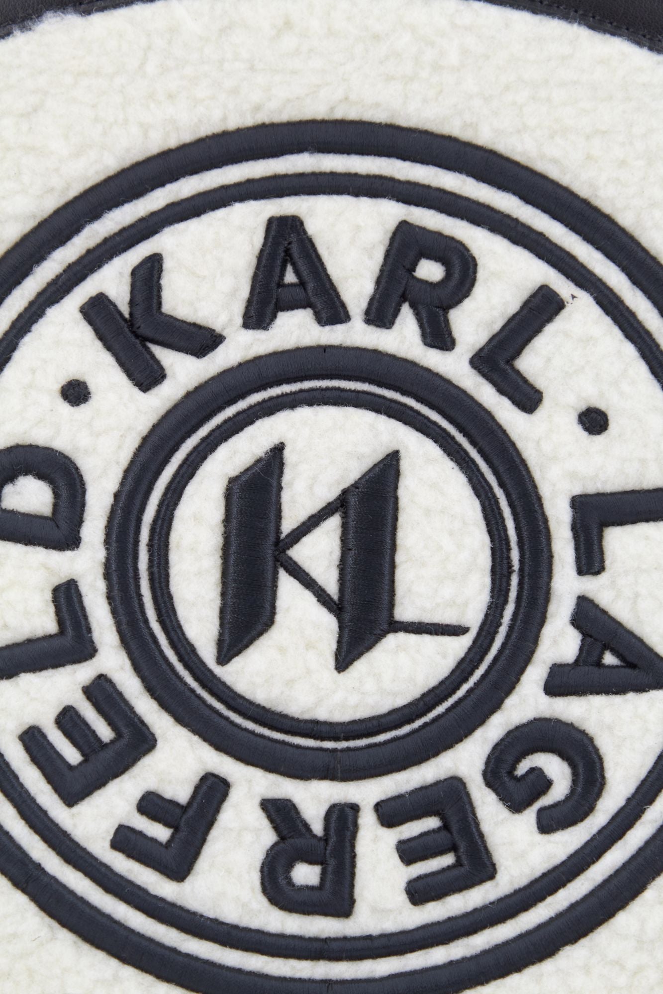 KARL LAGERFELD K/CIRCLE SM TOTE SHEARLING en color BLANCO (4)