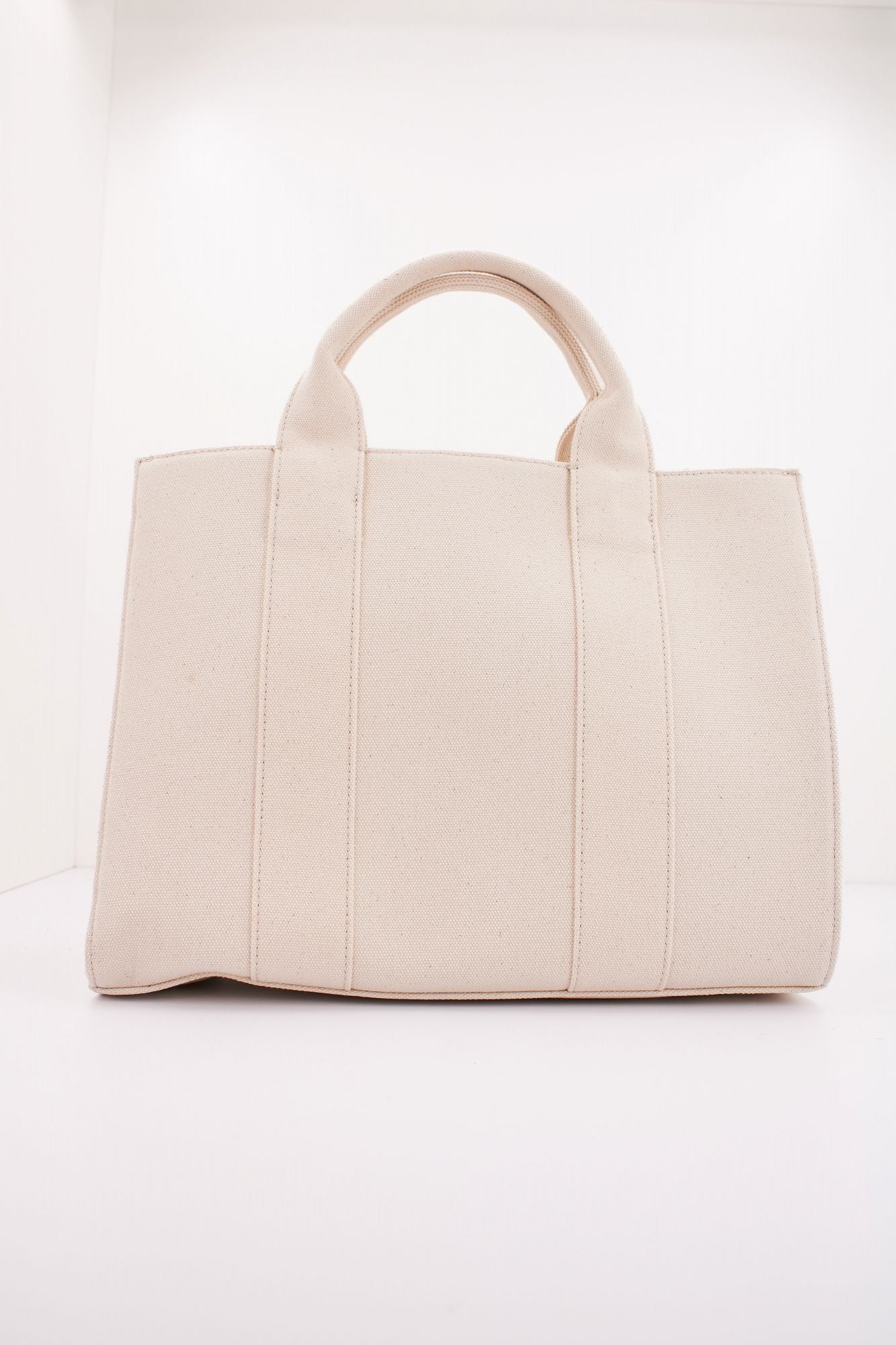 KARL LAGERFELD RSG SQUARE MEDIUM TOTE en color BLANCO (3)