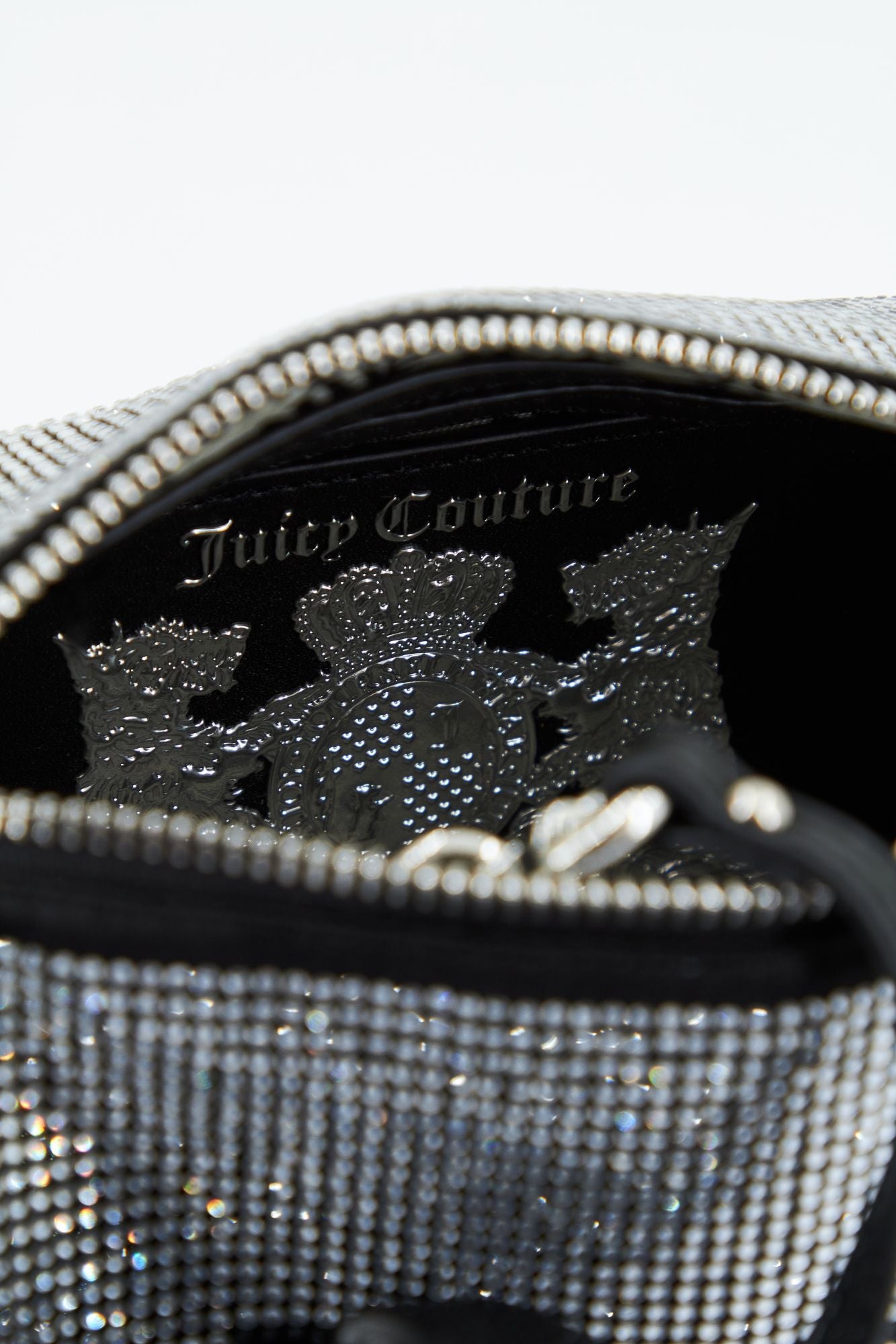 JUICY COUTURE HAZEL BARREL BAG en color PLATA (4)