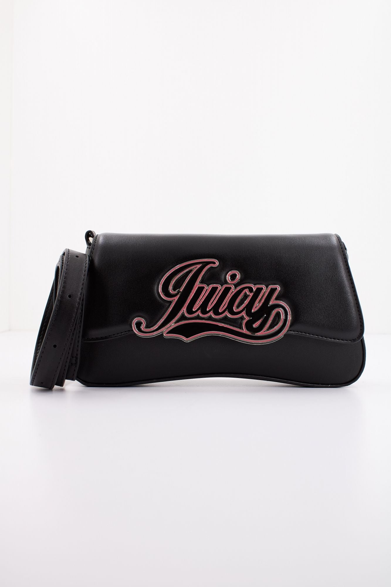JUICY COUTURE RIHANNA FLAP BAG PU en color NEGRO (1)