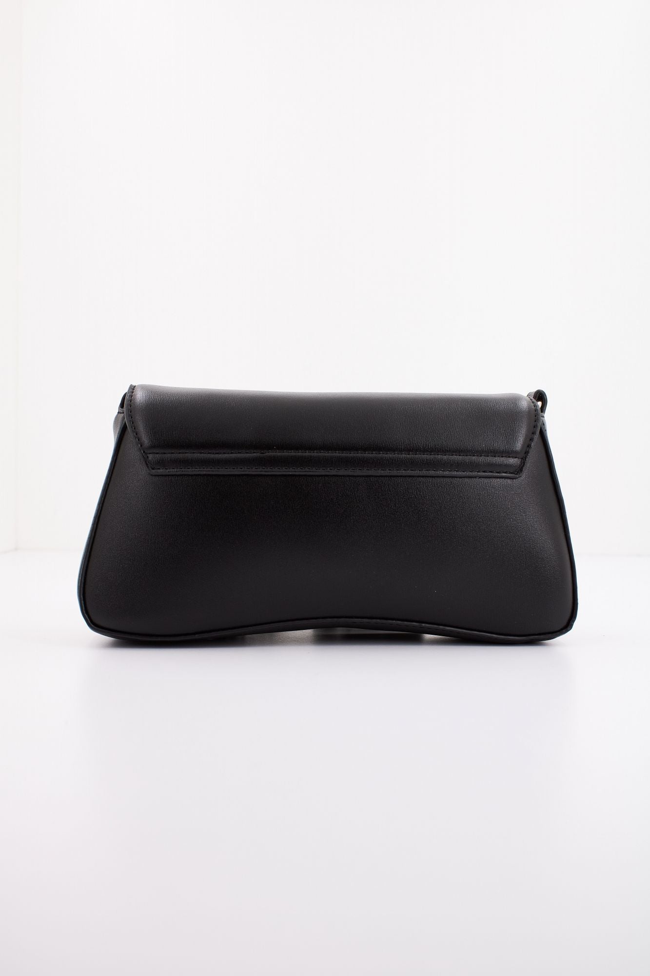 JUICY COUTURE RIHANNA FLAP BAG PU en color NEGRO (3)