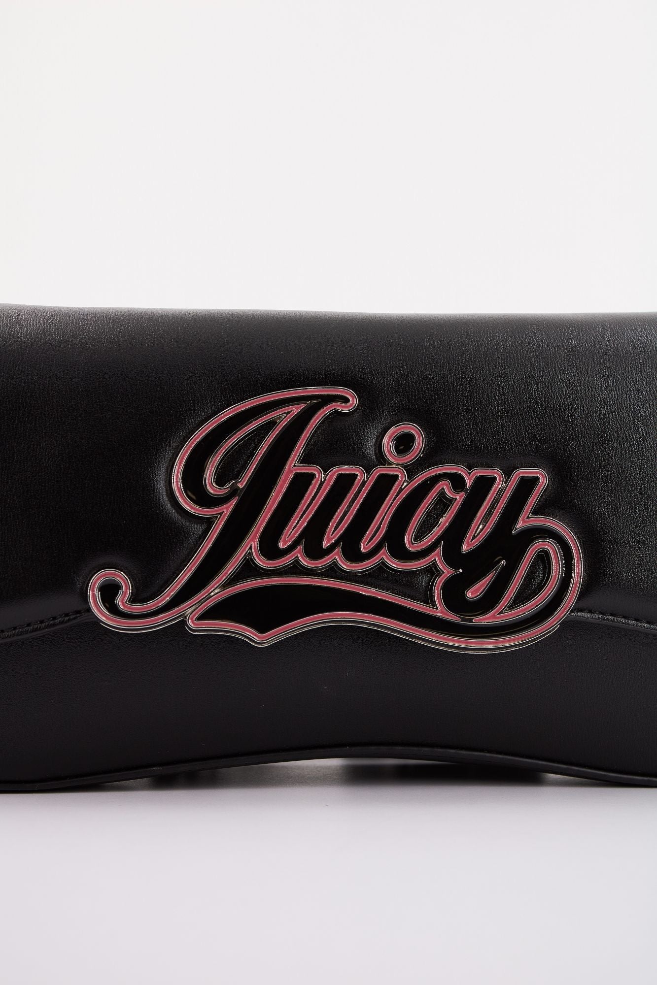 JUICY COUTURE RIHANNA FLAP BAG PU en color NEGRO (4)