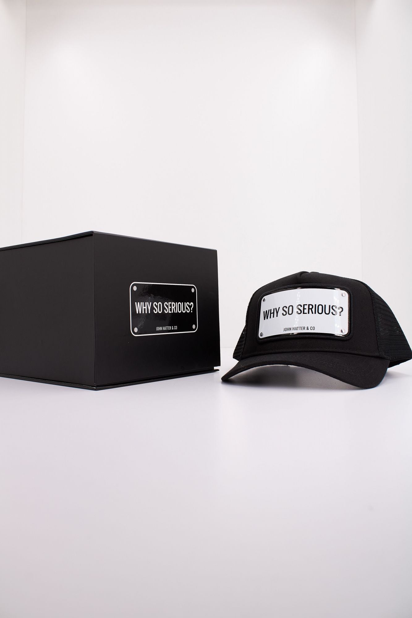 JOHN HATTER CO WHY SO SERIOUS en color NEGRO (4)
